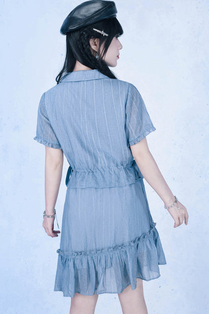Asymmetrisches Chiffonkleid mit Spitze