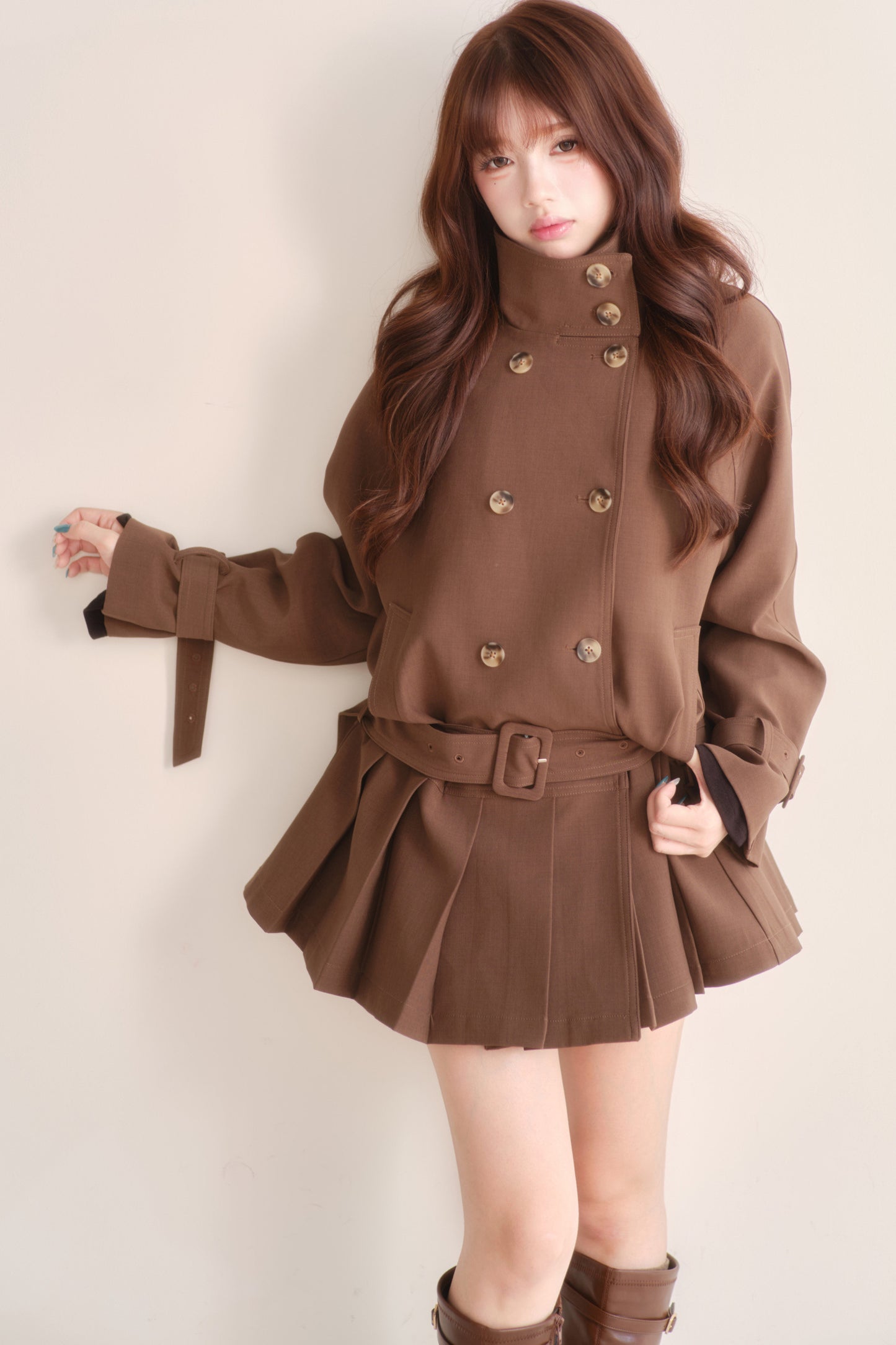 Giacca trench con cintura e orlo plissettato