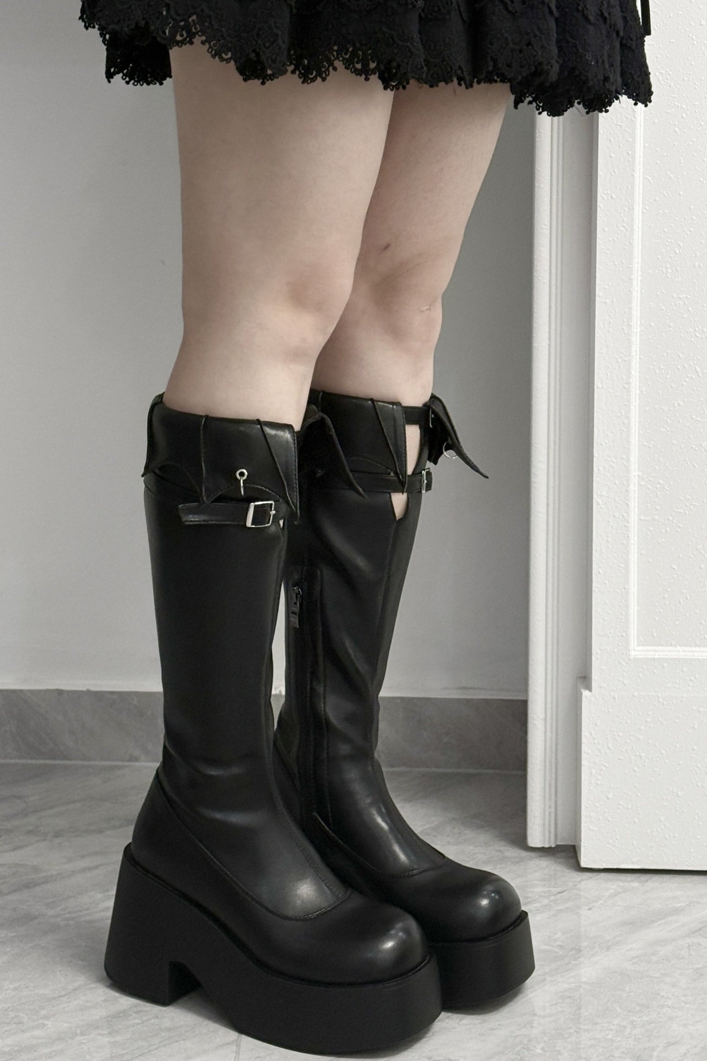 Bottes plateforme Y2K gothiques à ailes de chauve-souris