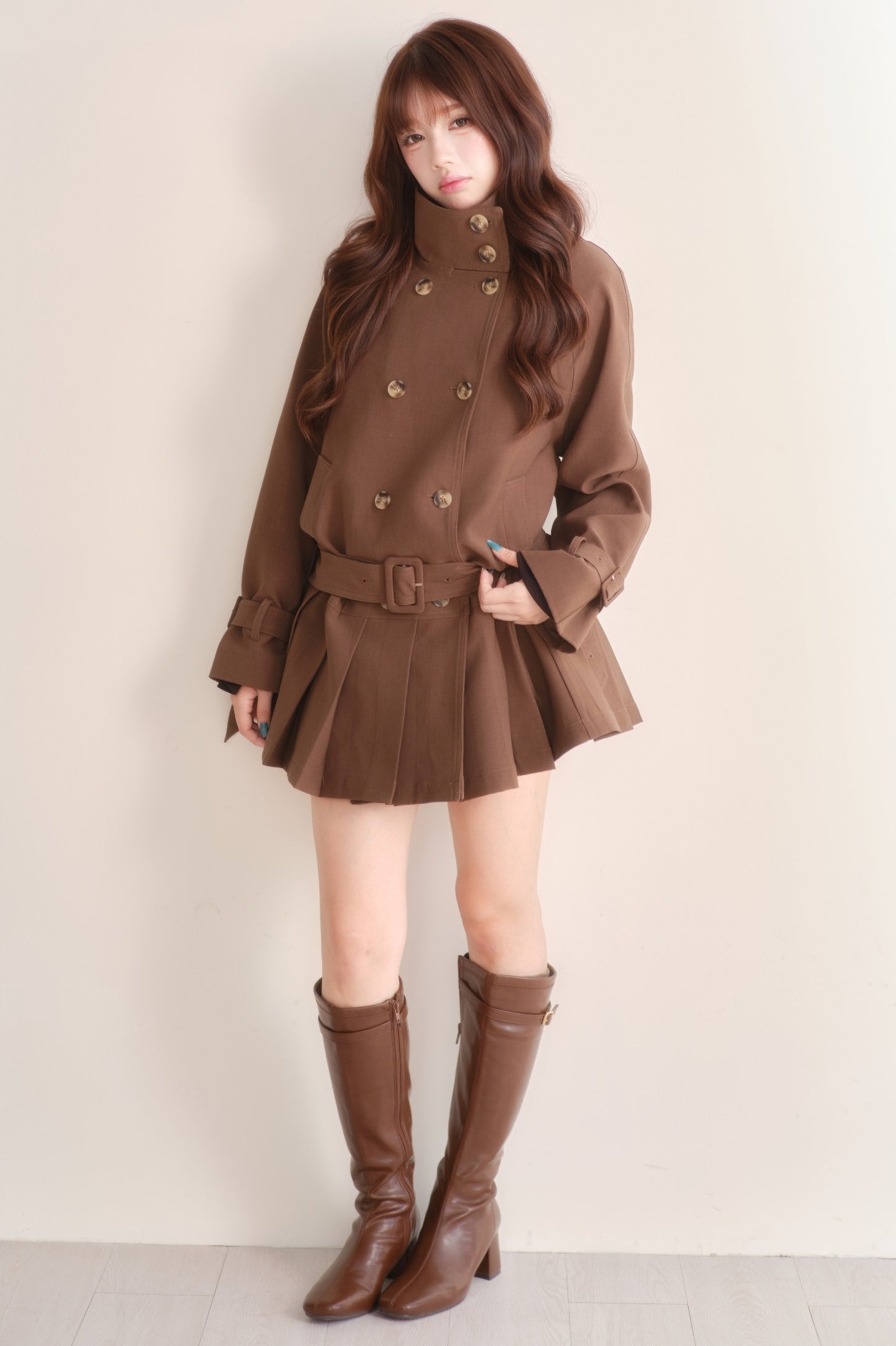 Giacca trench con cintura e orlo plissettato