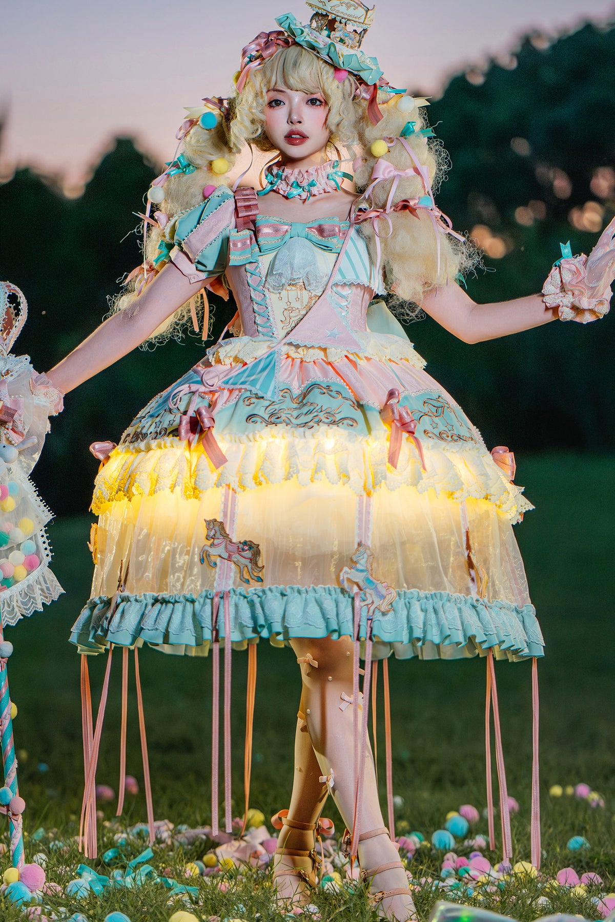 Glänzendes Prinzessinnenkleid und Shorts-Set