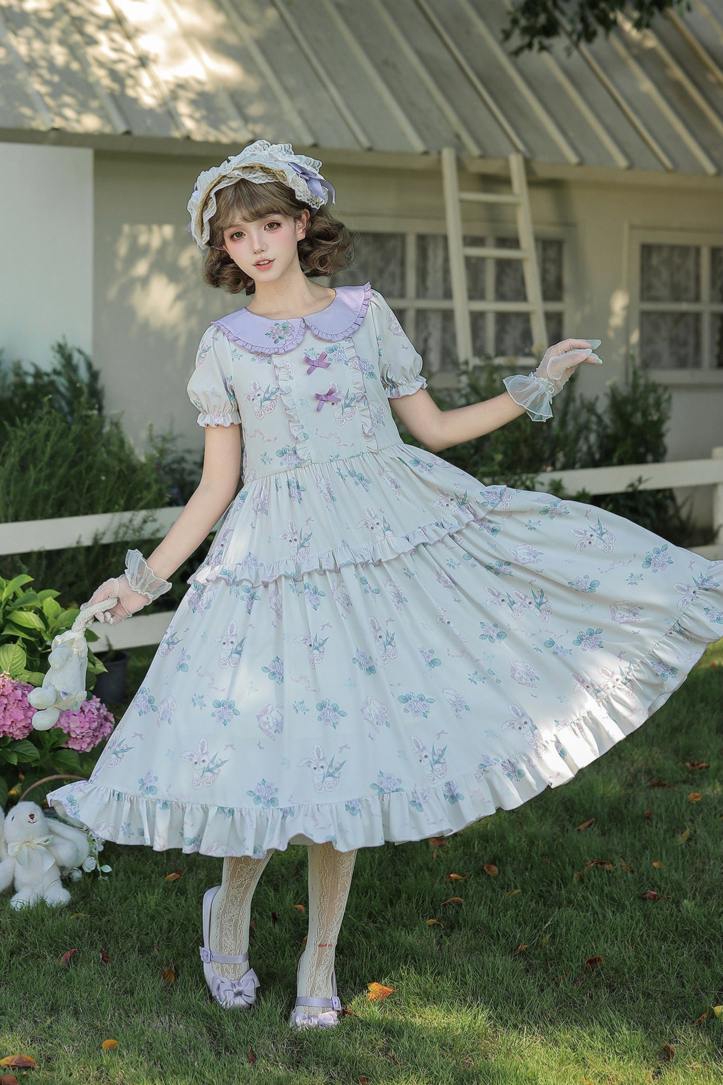 Kleid mit pastoralem Blumenprint und Bubikragen