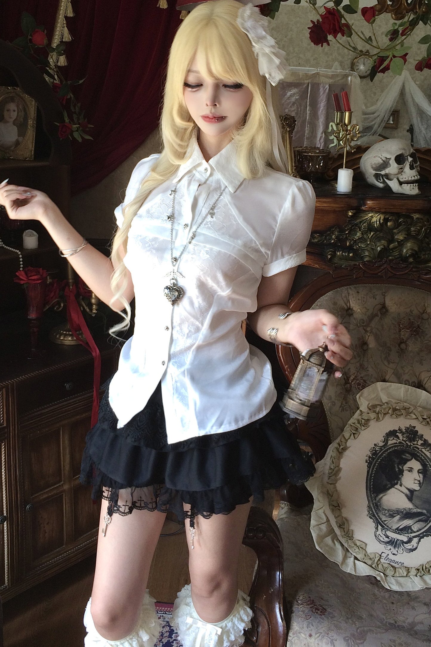 White Short-Sleeved Lace Waist-Cinching Shirt
