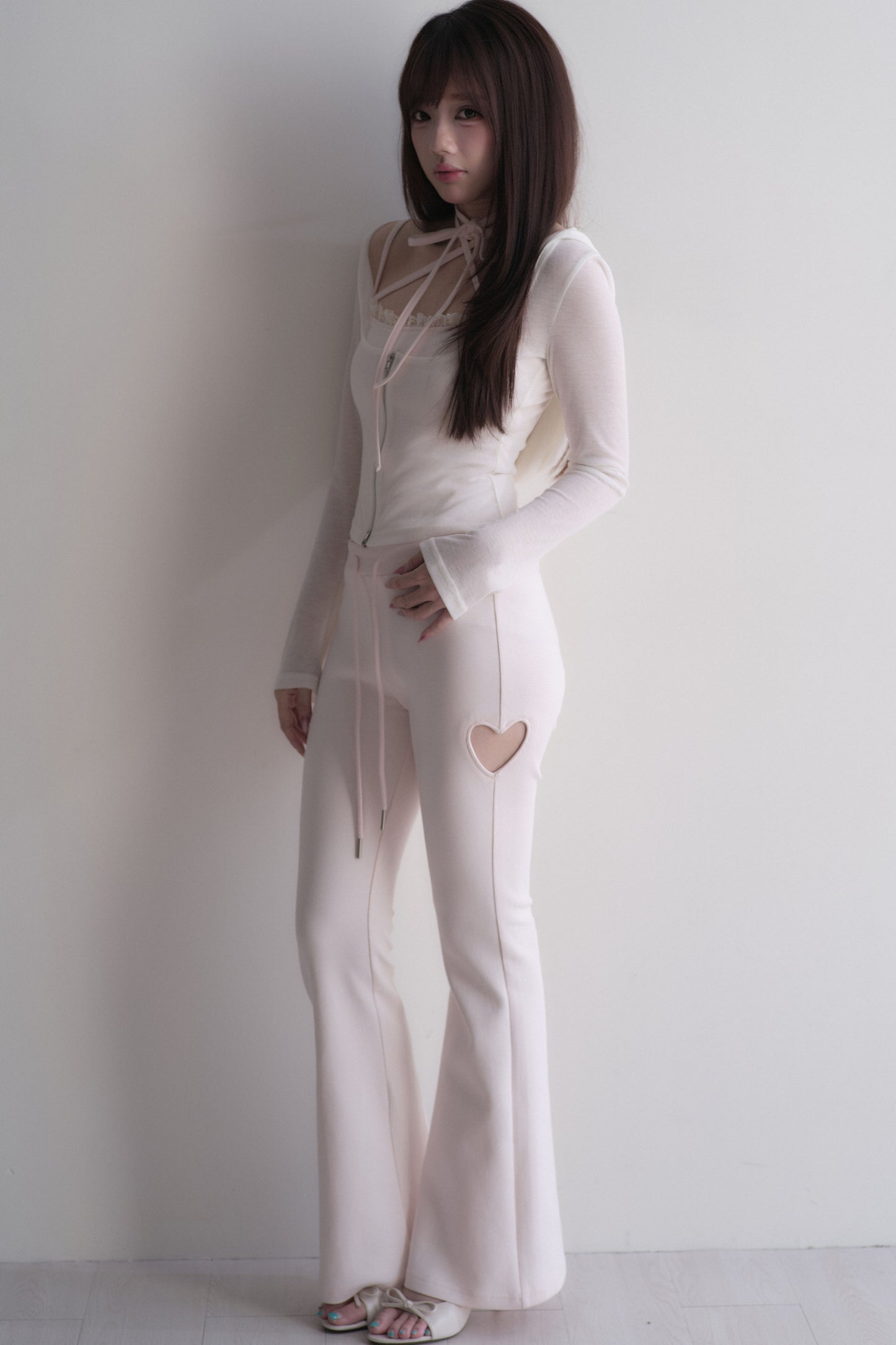 Set con top con fiocco incrociato + pantaloncini in pizzo