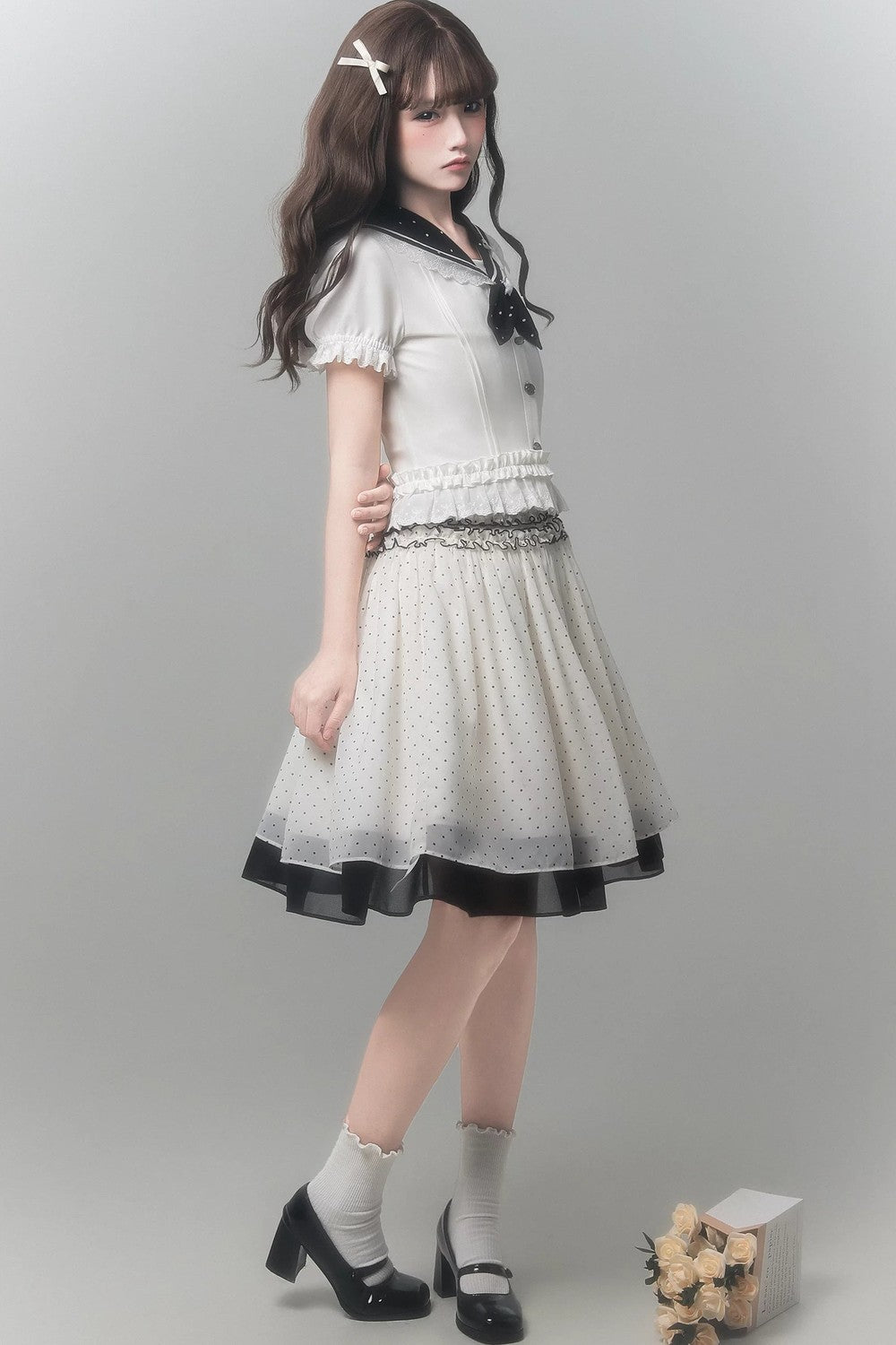 Blusa marinera de lunares + falda + accesorios　