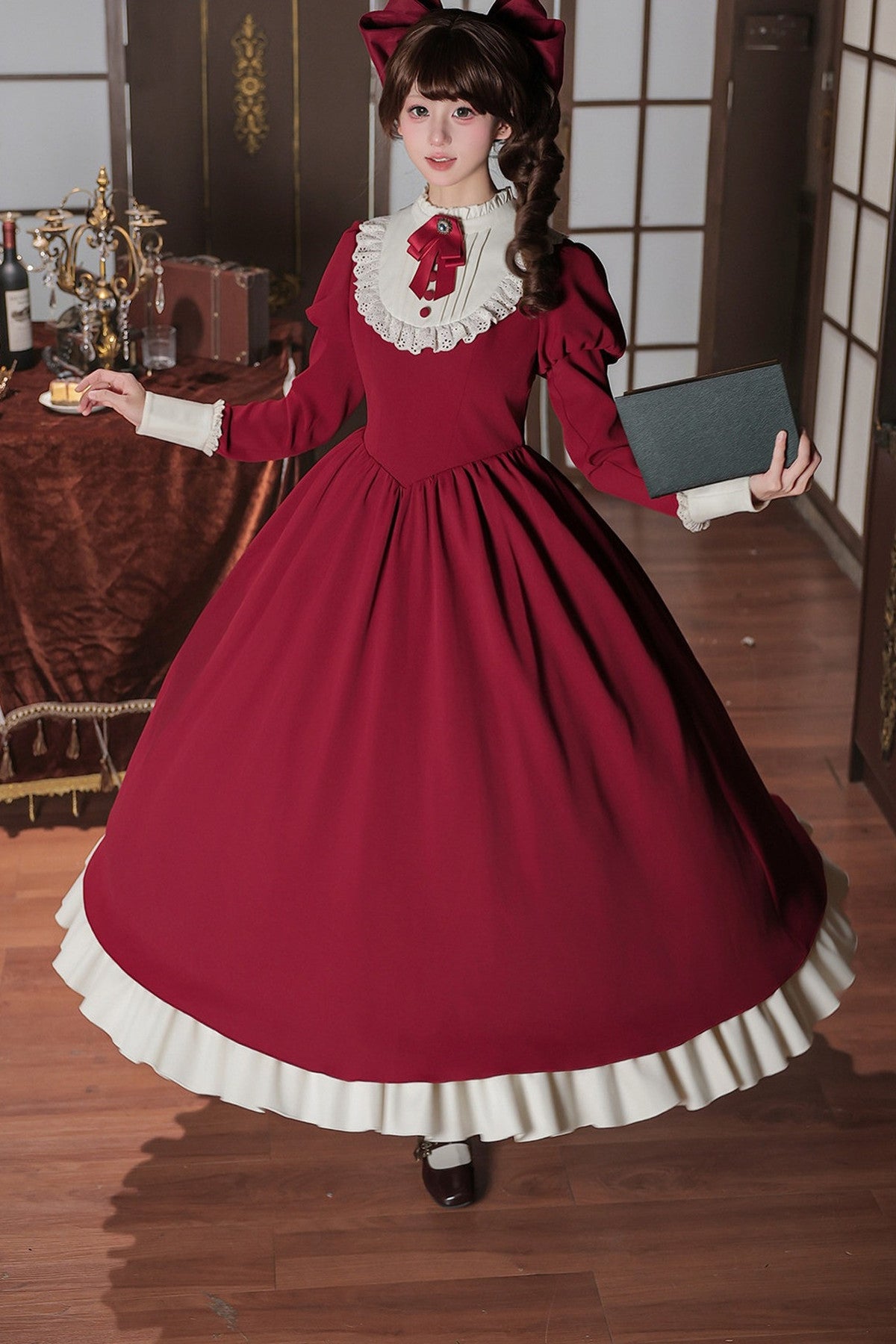 Robe tablier de soubrette à col montant