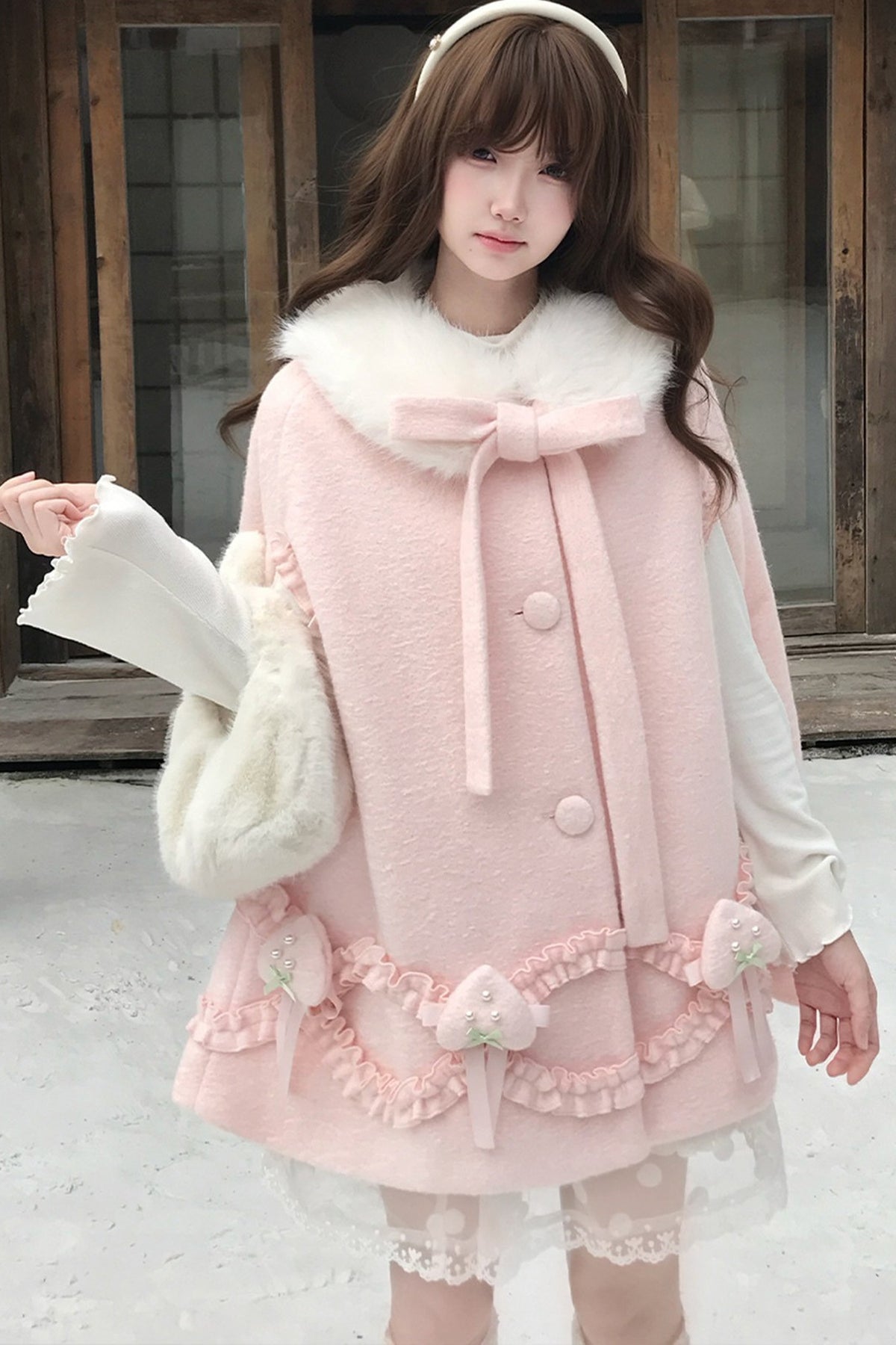 Cappotto di lana rosa con fragole