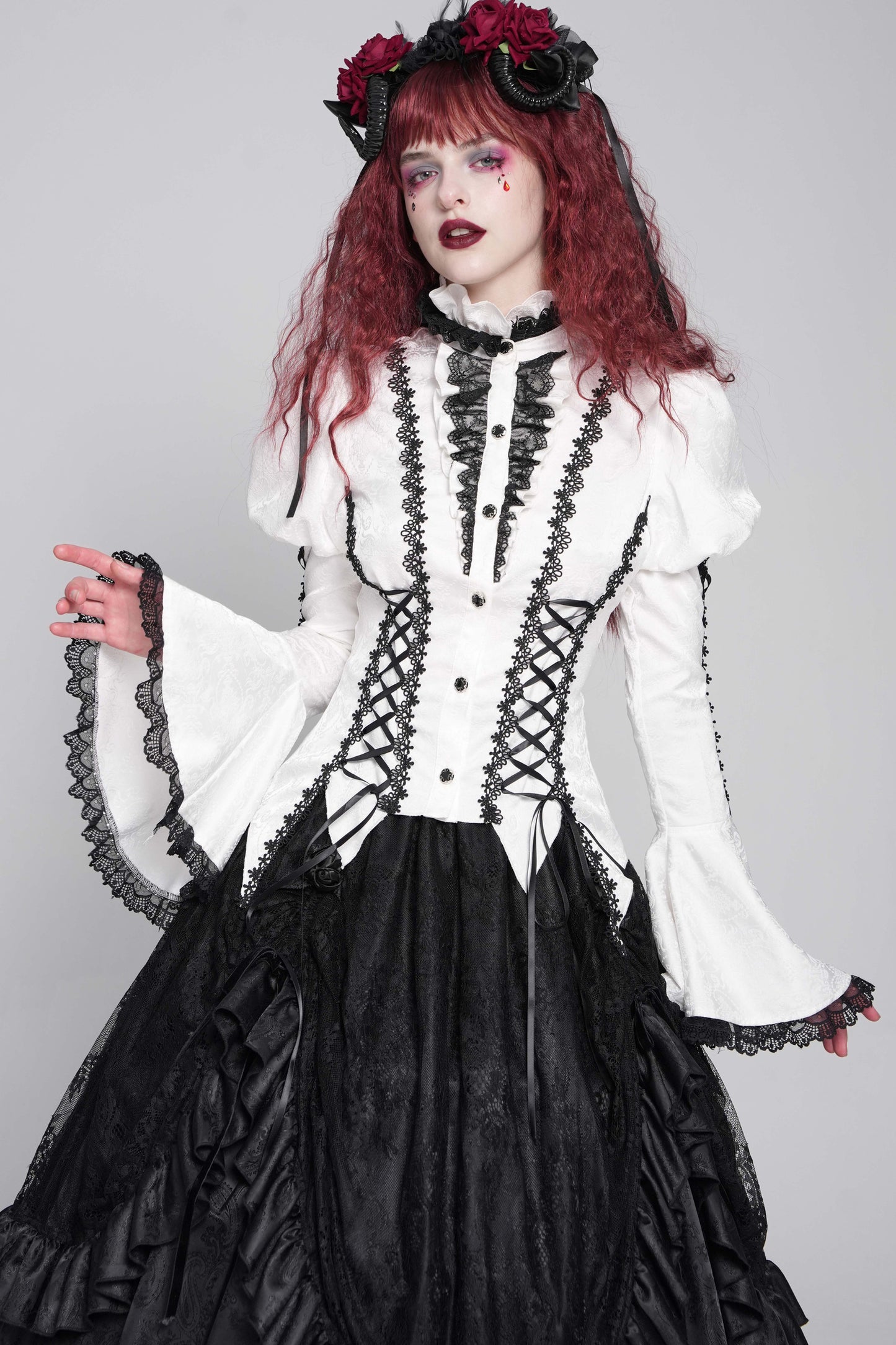 Chemise gothique à laçage et manches princesse
