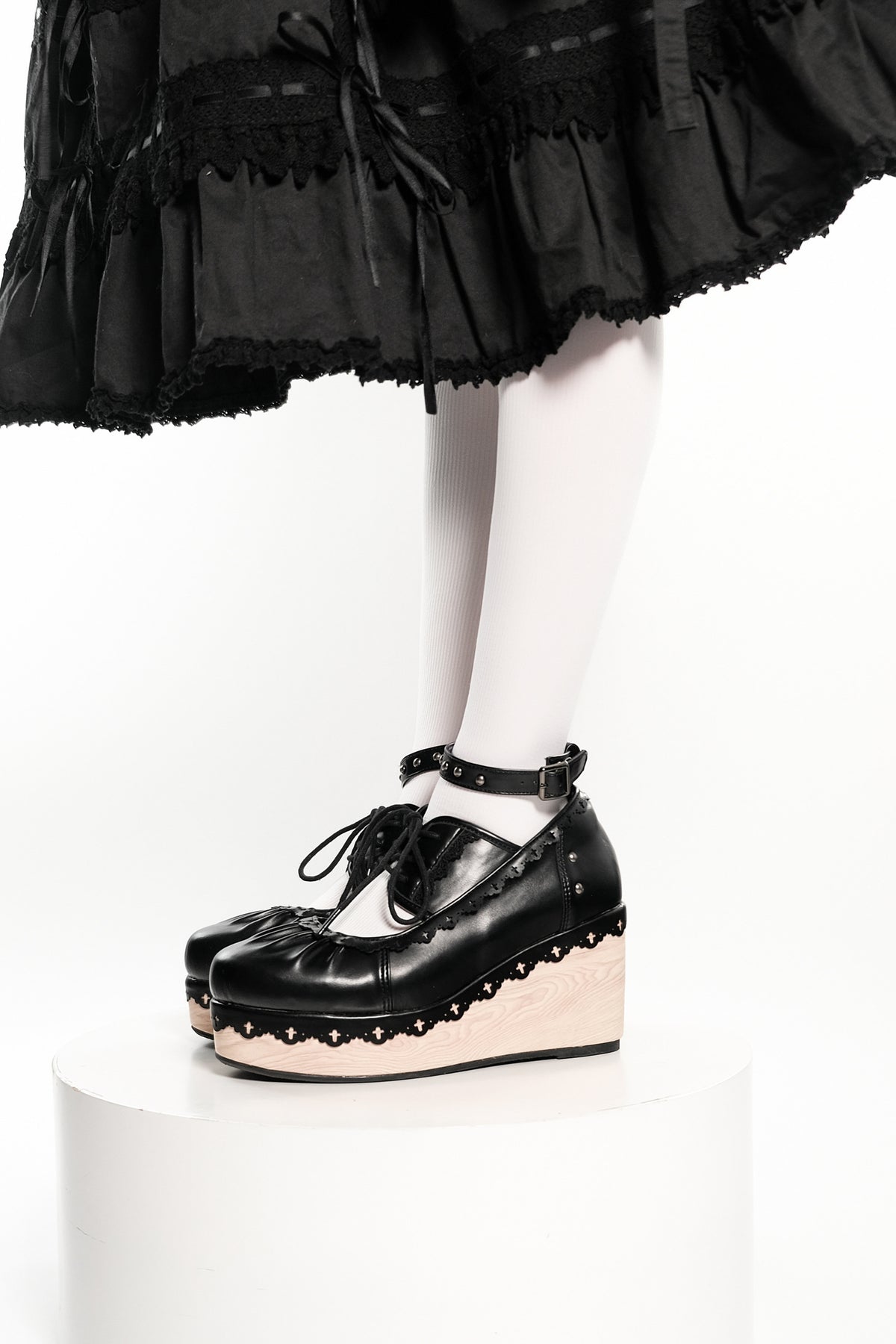 Gothic Lace Wood Grain Platform Wedge Shoes