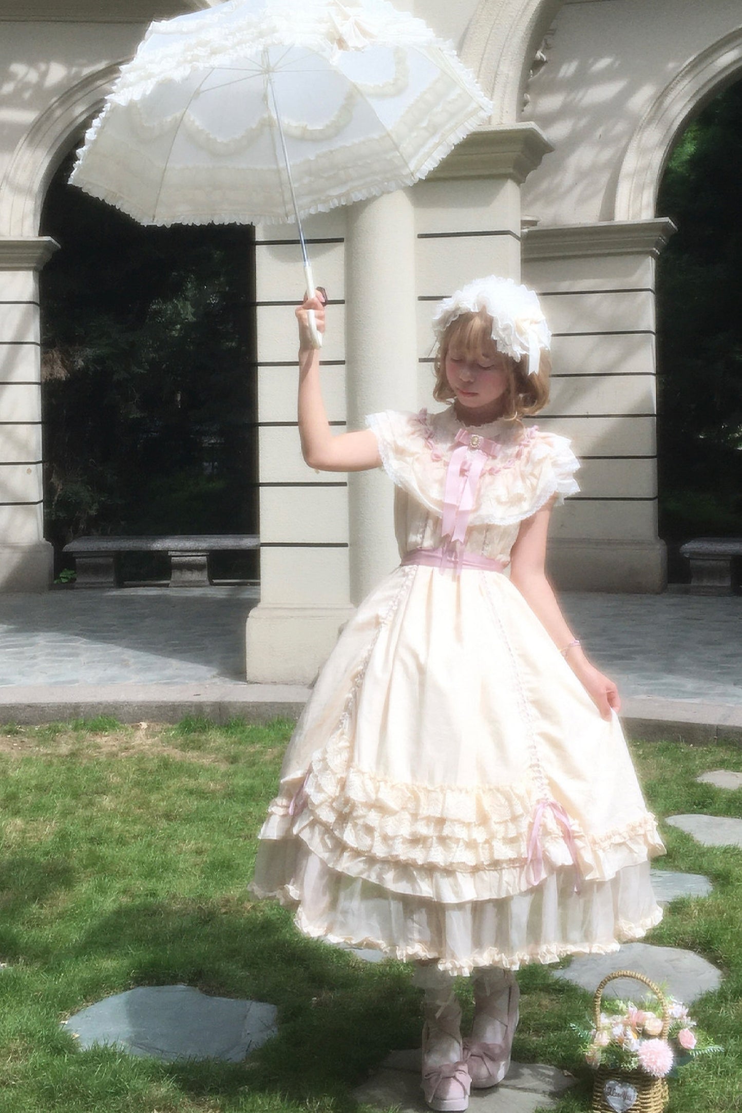 Milchtee-rosa Lolita-Kleid mit Puppen-Rüschen