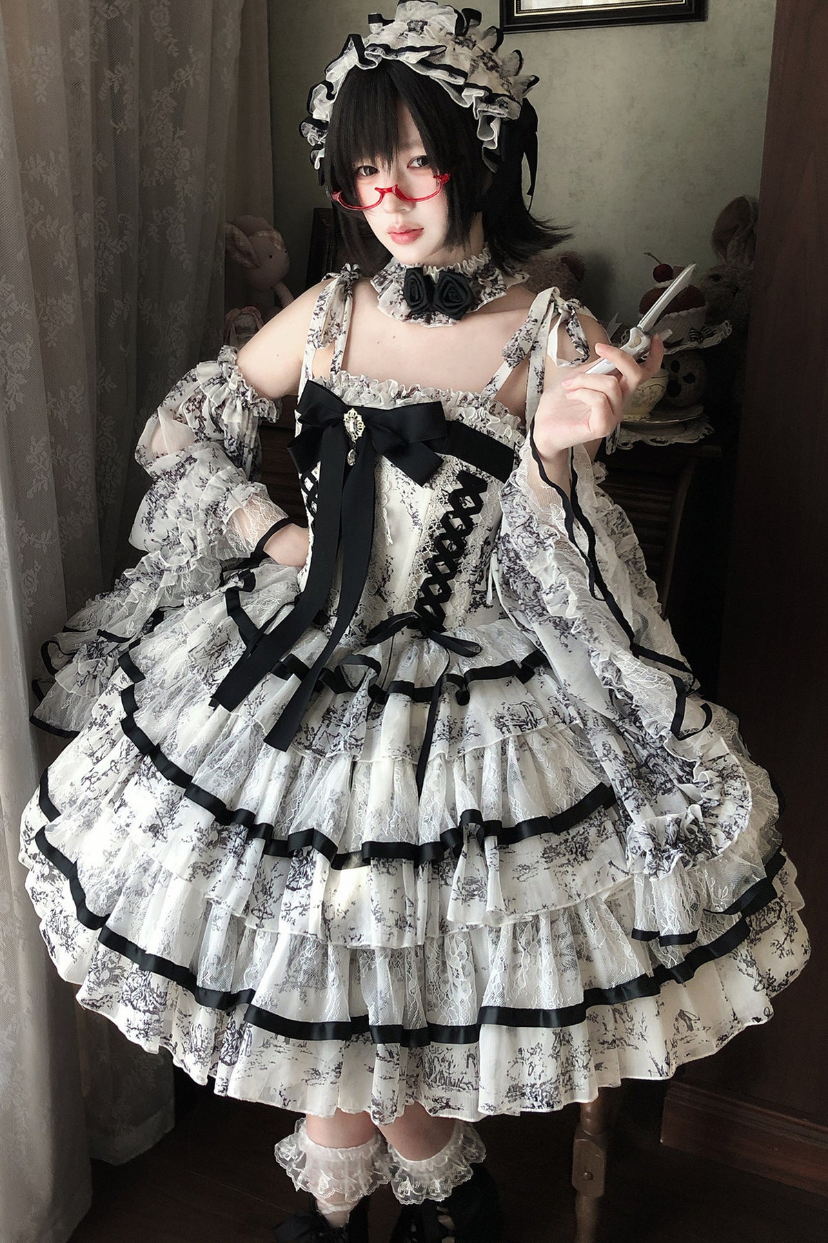 Lolita-Kleid mit Tuschewaschung und Fischgrätenmuster