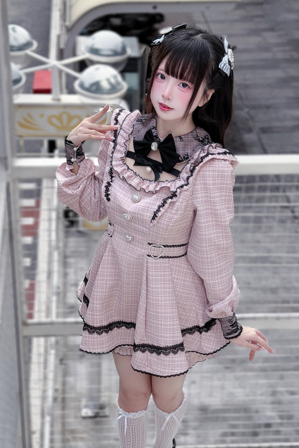 Vestido oscuro de cuadros estilo jirai + pantalones cortos