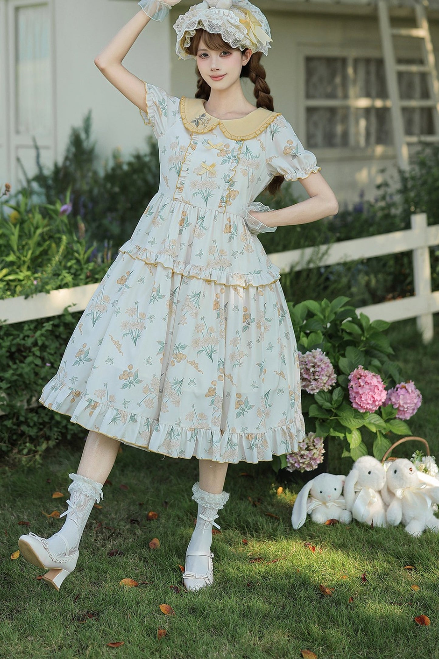 Kleid mit pastoralem Blumenprint und Bubikragen
