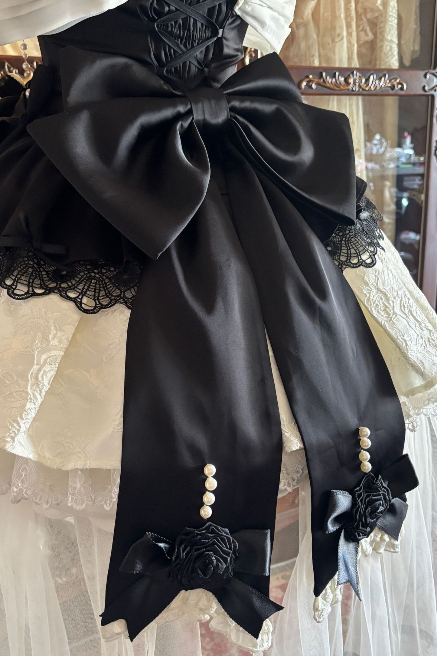 Prinzessinnen-Lolita-Kleid mit Perlen und Rosen