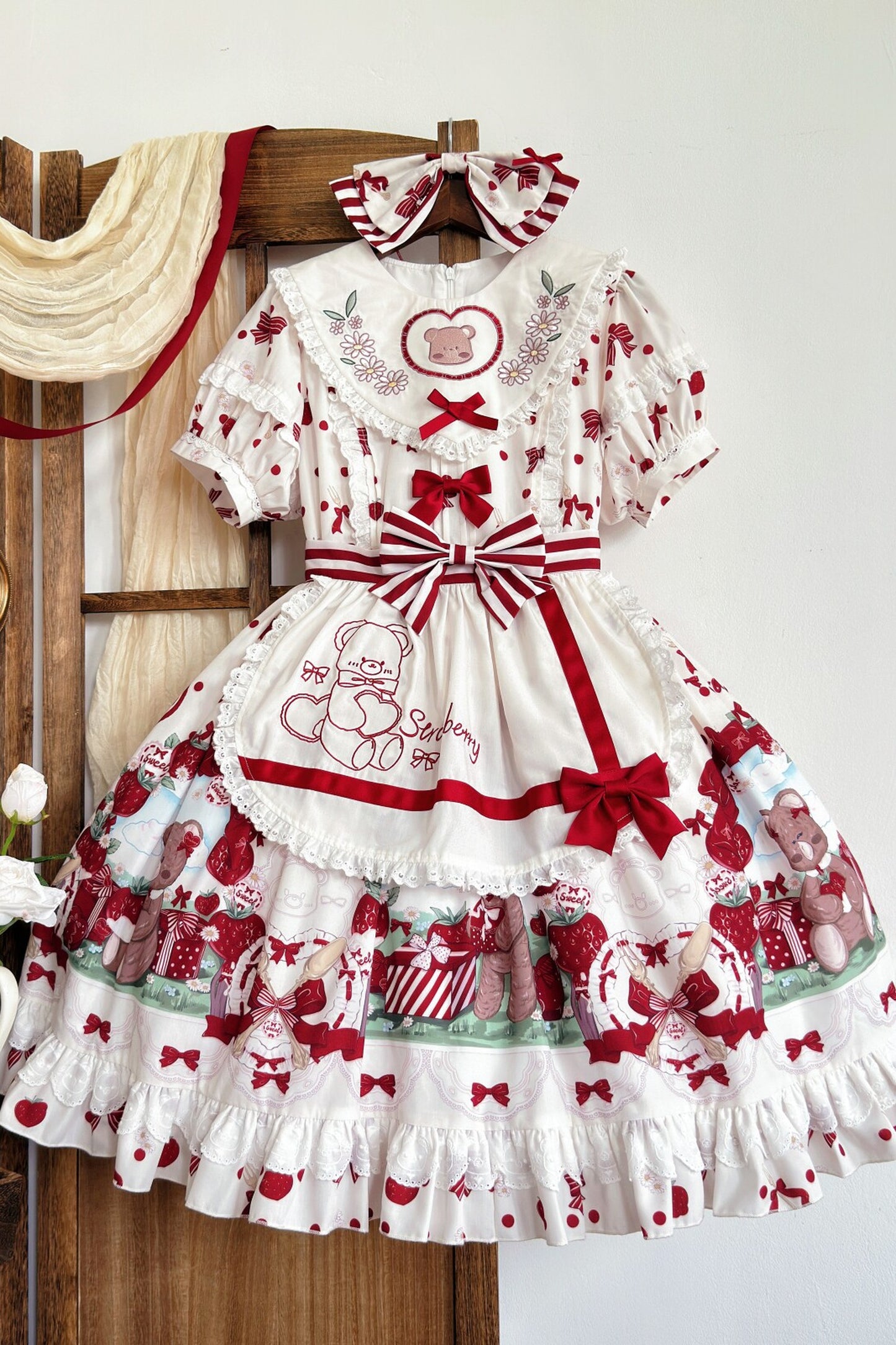 Strawberry Gift Box Lolita Print Suspender Dress Set-Up