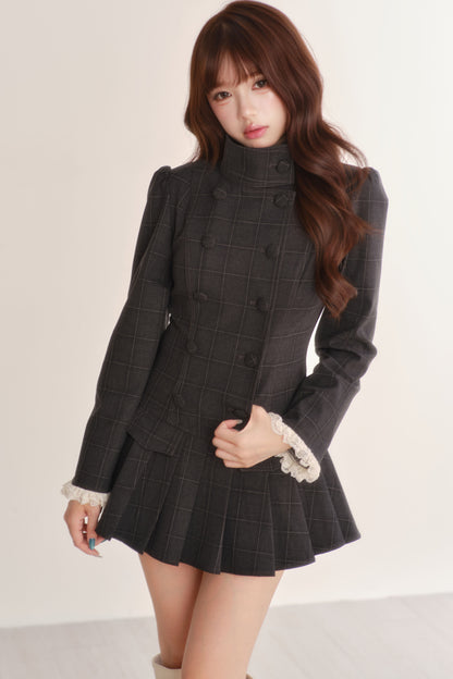 Completo abito trench plissettato a collo alto