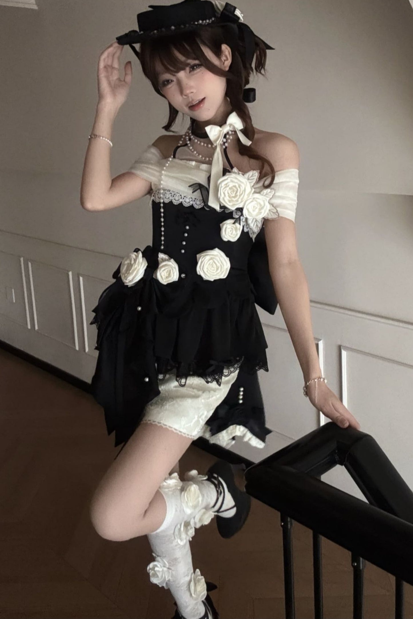 Prinzessinnen-Lolita-Kleid mit Perlen und Rosen