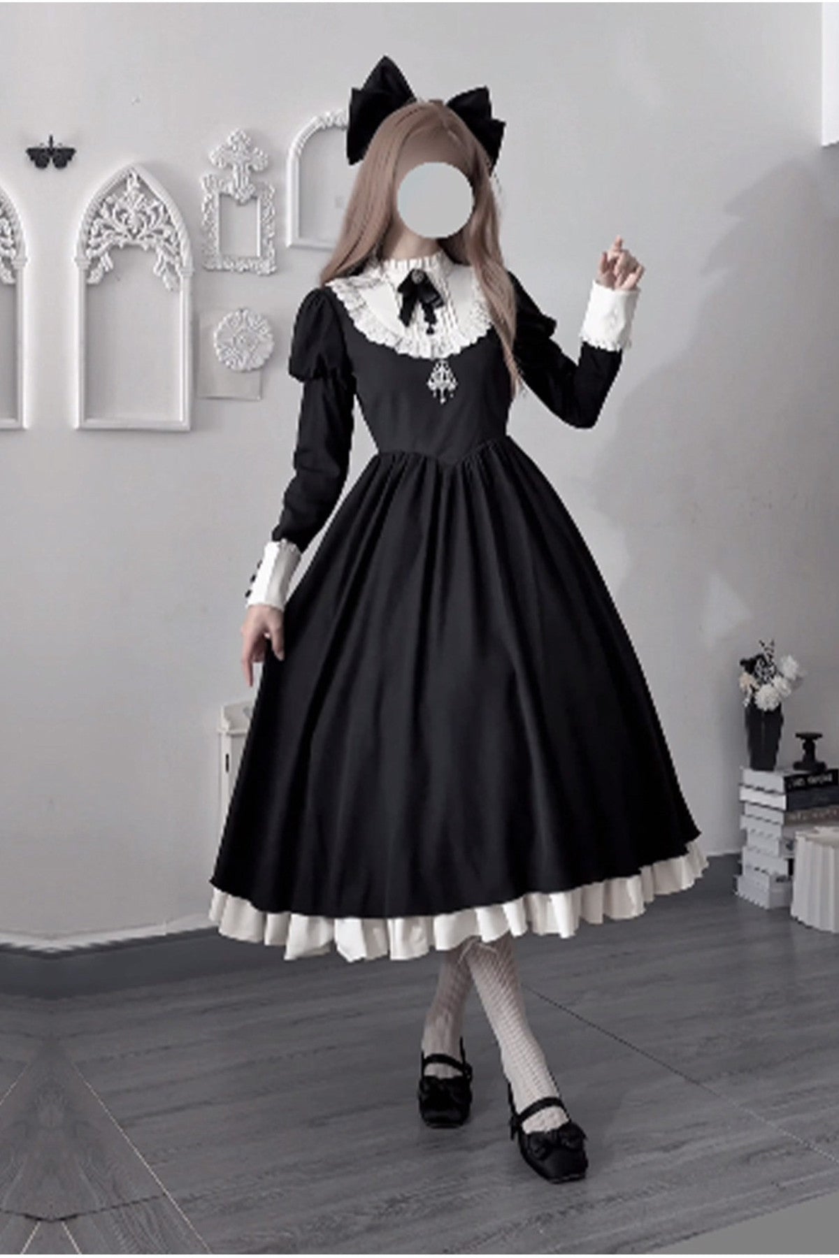 Robe tablier de soubrette à col montant