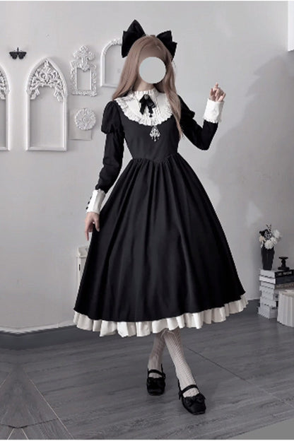 Robe tablier de soubrette à col montant