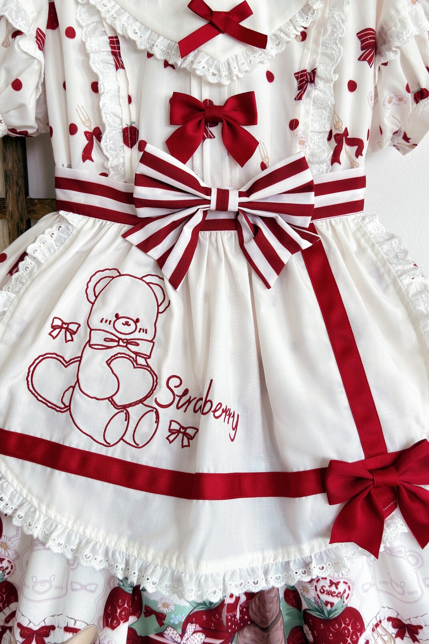 Strawberry Gift Box Lolita Print Suspender Dress Set-Up