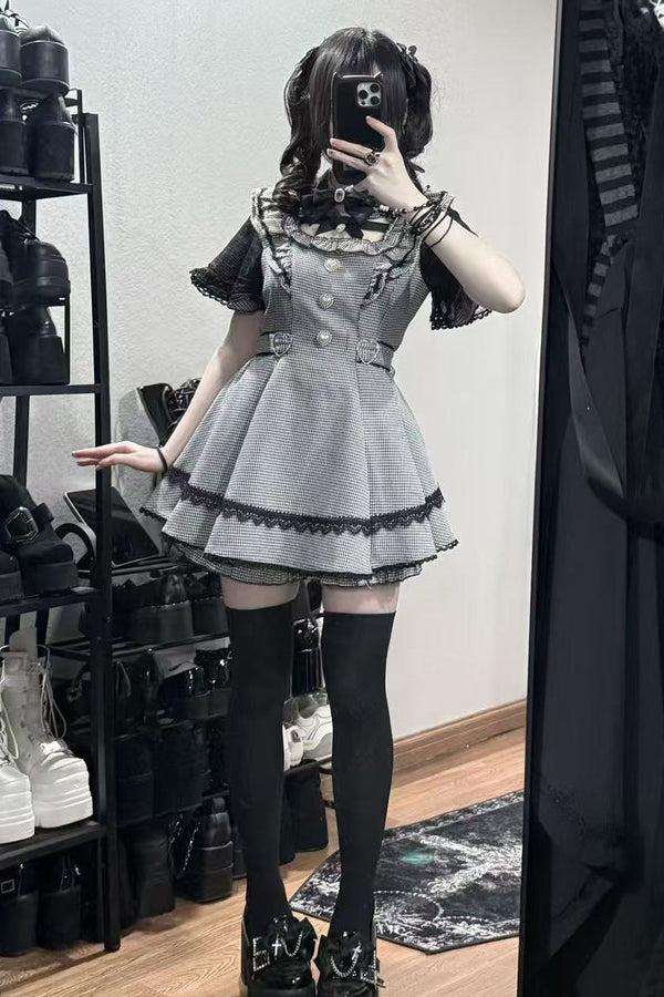 Vestido oscuro de cuadros estilo jirai + pantalones cortos
