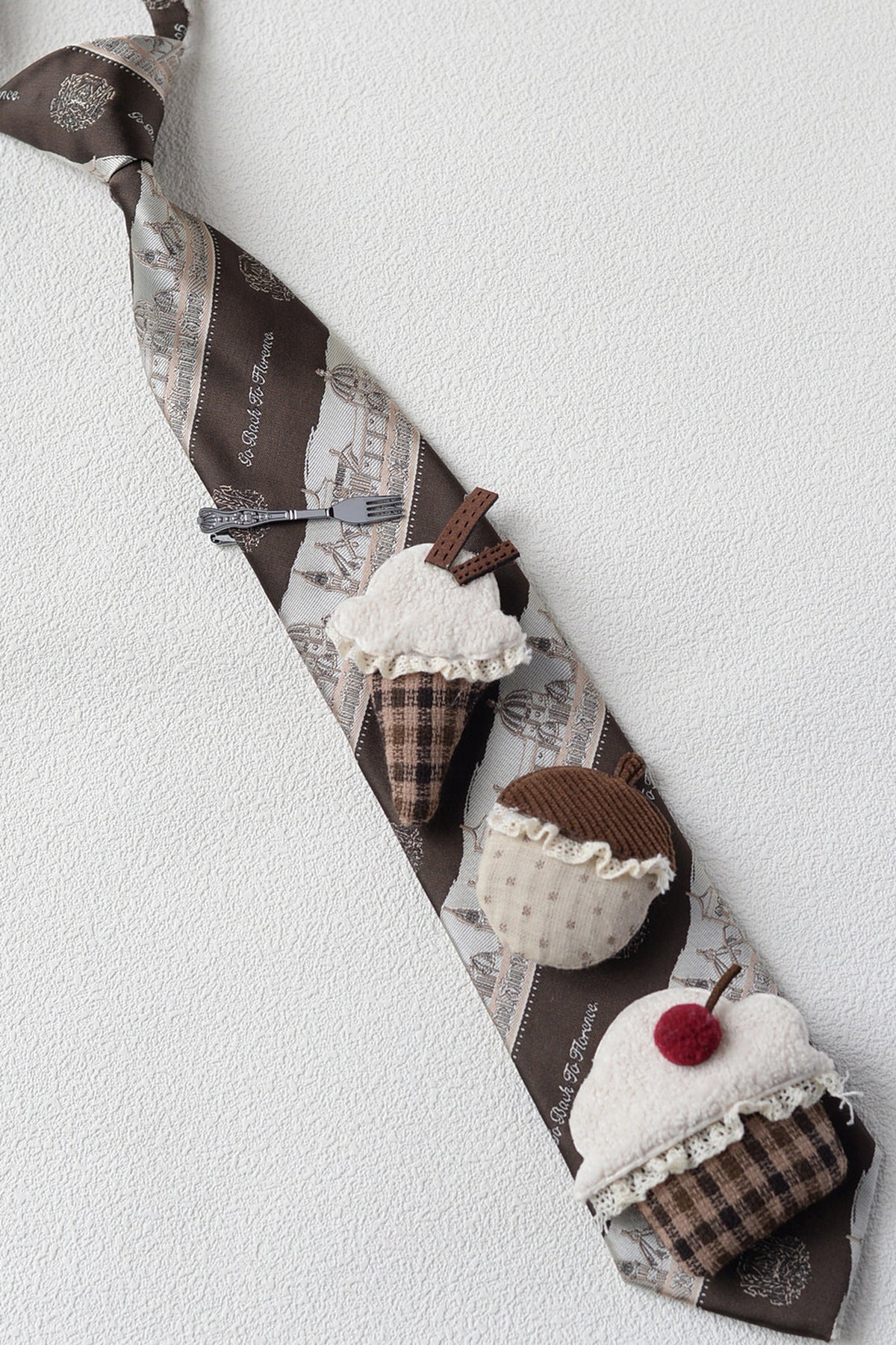 Cravate vintage en tissu Dessert