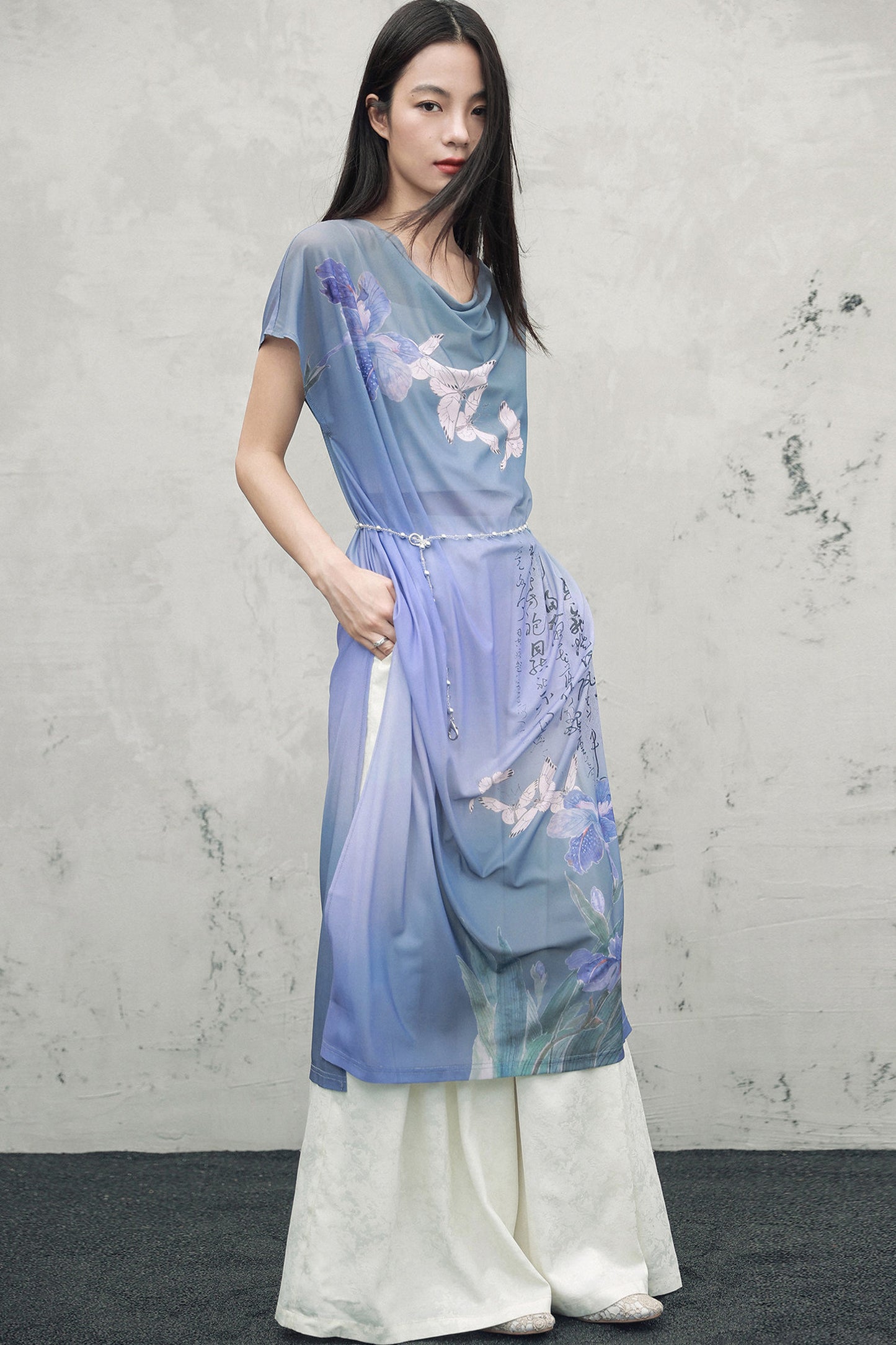 Blaues Oberteil im China-Stil mit Farbverlauf