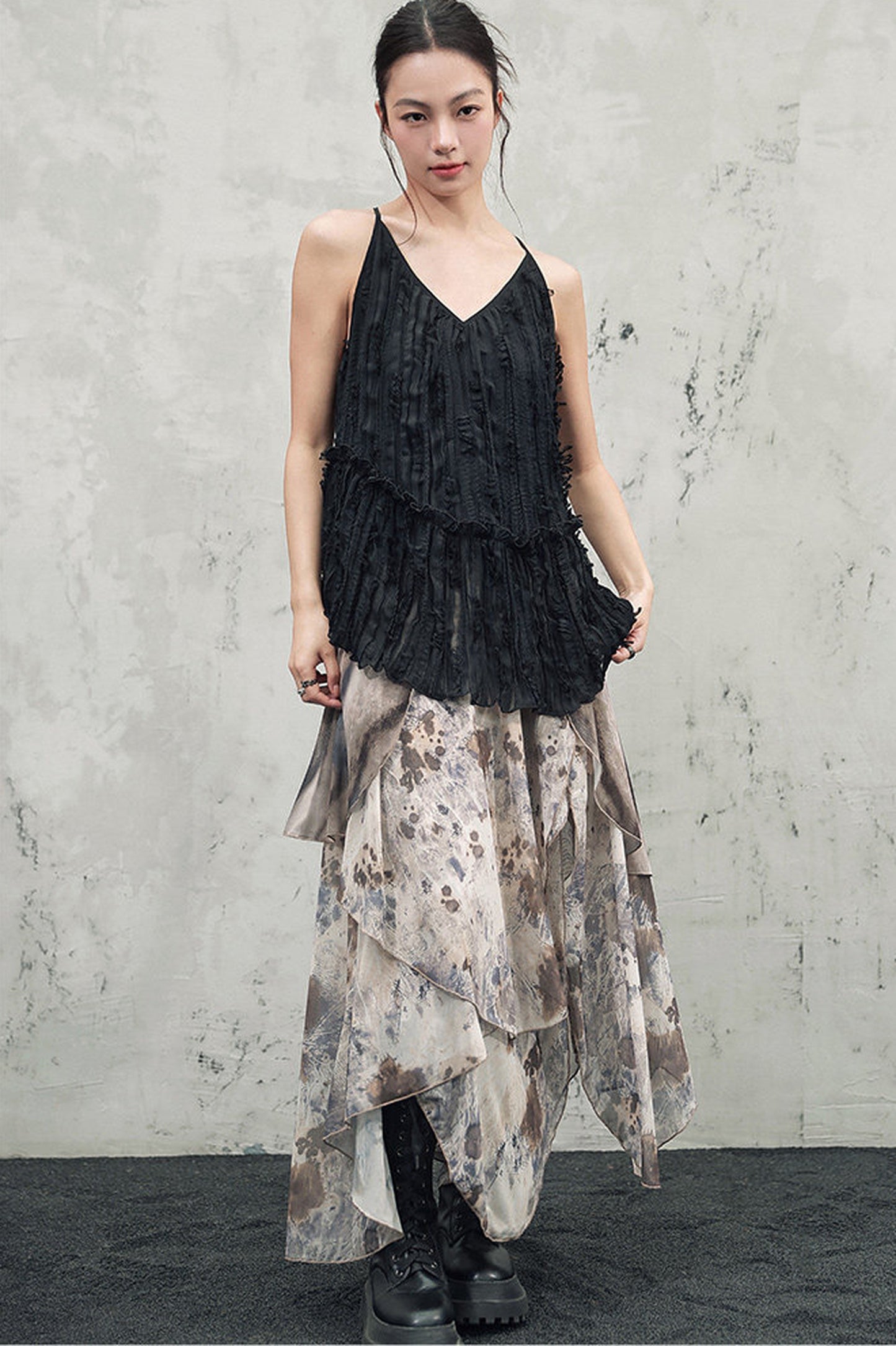 Asymmetrischer Rock mit Druck