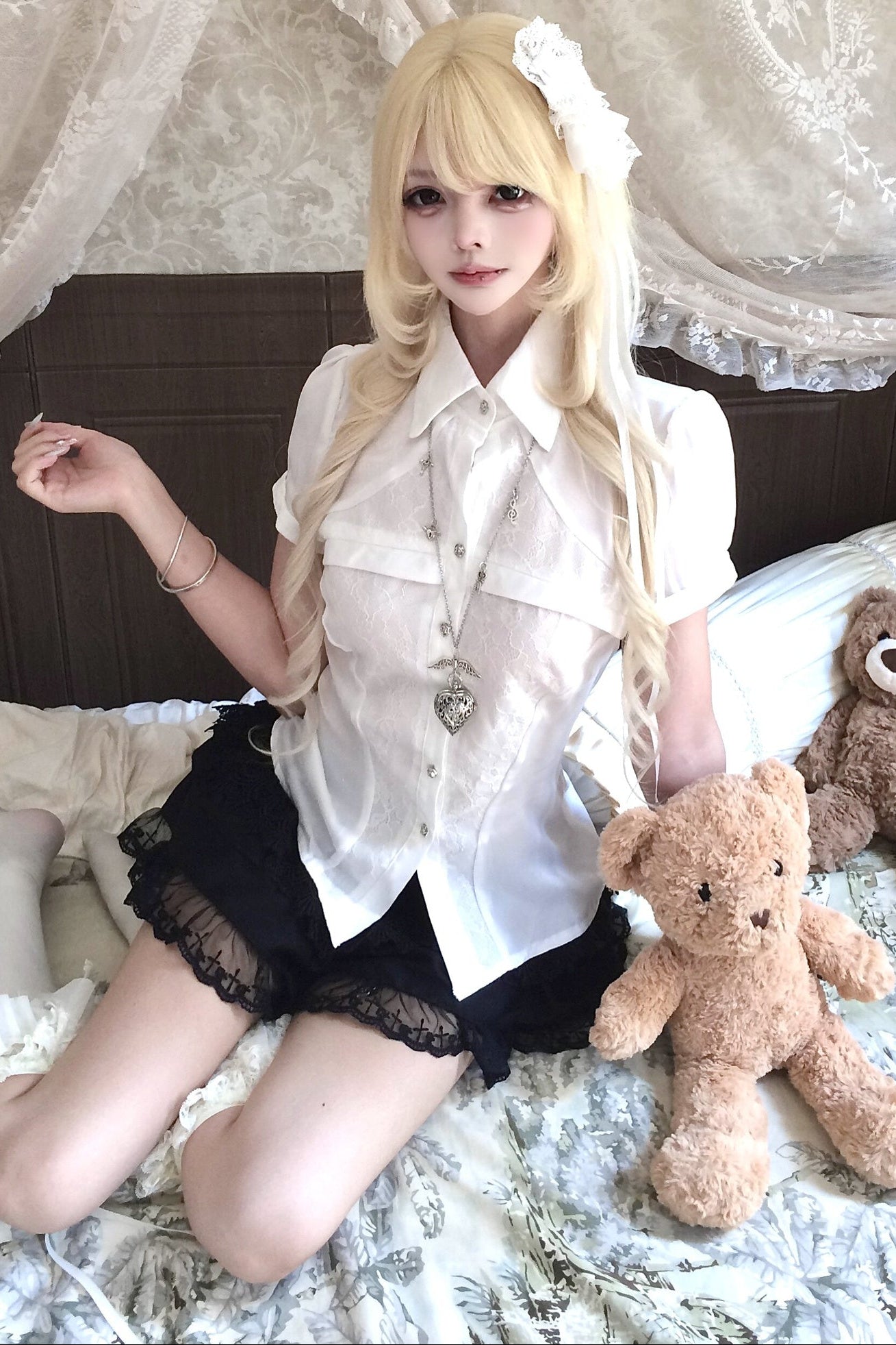 White Short-Sleeved Lace Waist-Cinching Shirt