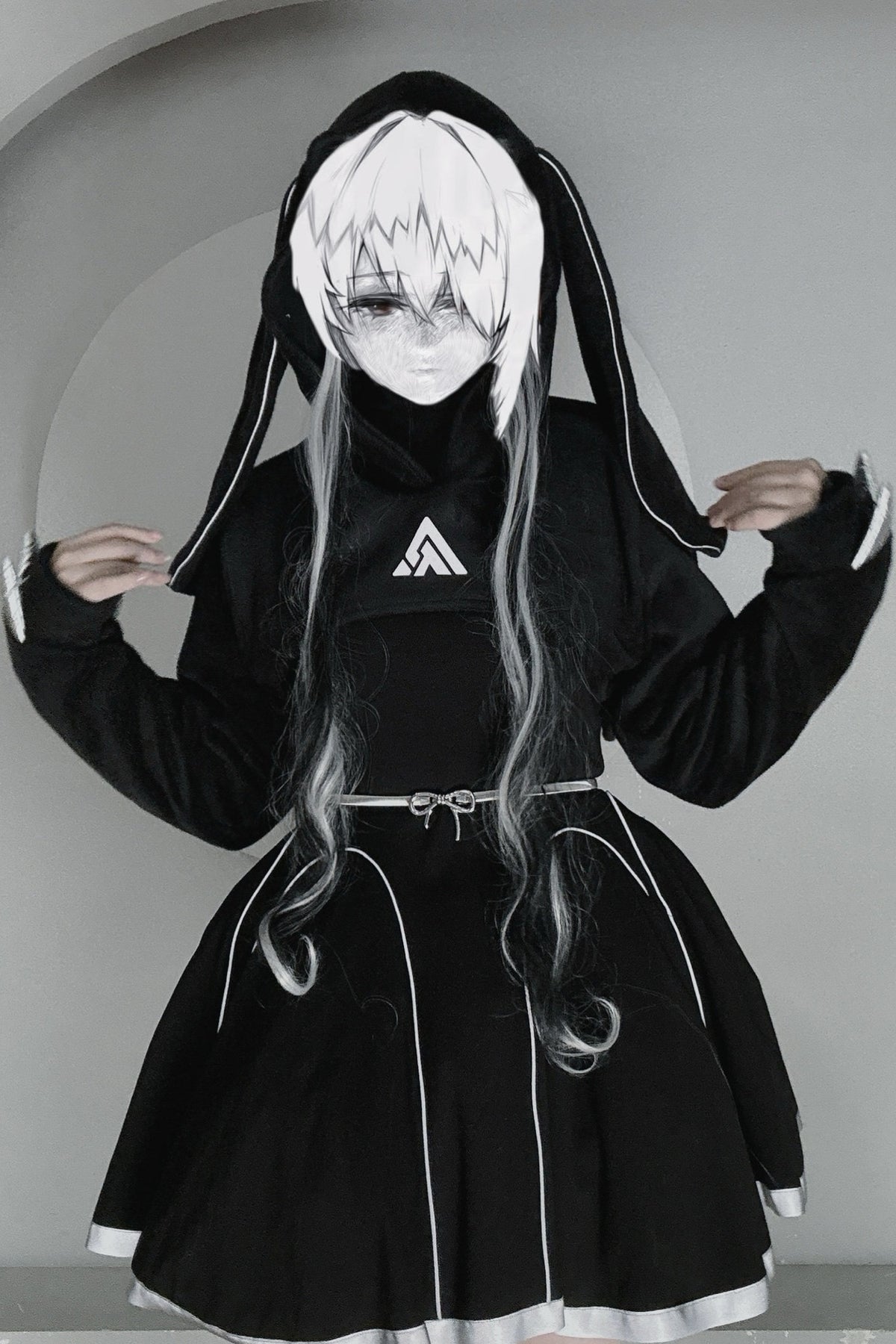 Oversize-Kapuzenoberteil mit Hasenohren und Krallen