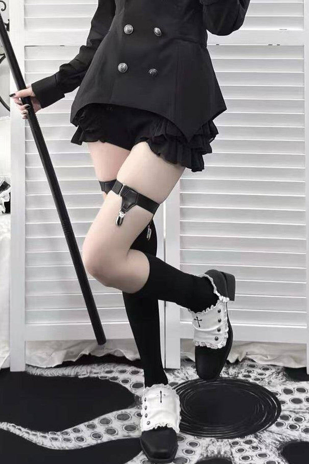 [Reservierungsschluss 24. Mai] Gothic-Lolita-Prinzenschuhe mit Spitzenbesatz und Kreuzdetail