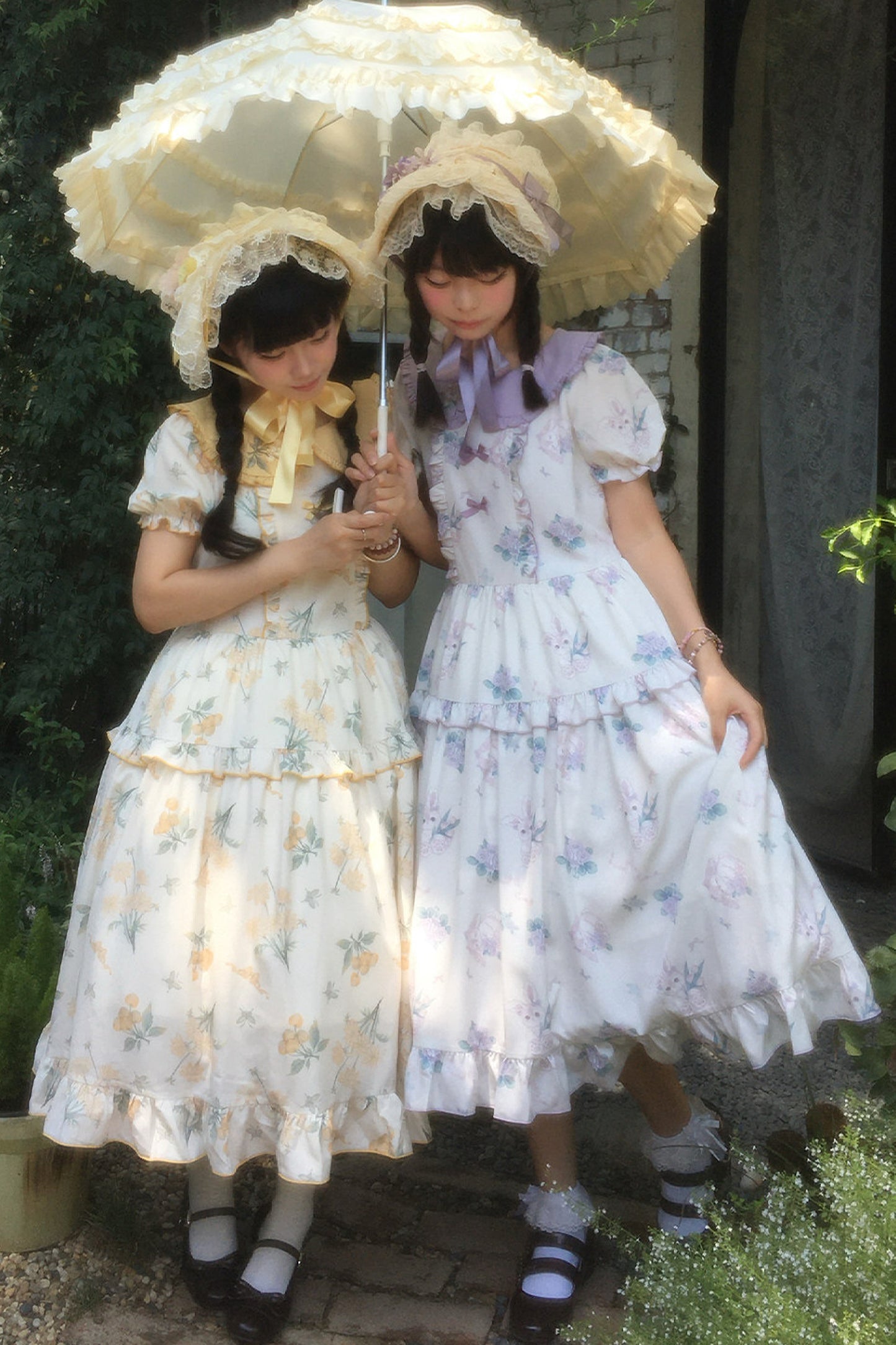 Kleid mit pastoralem Blumenprint und Bubikragen