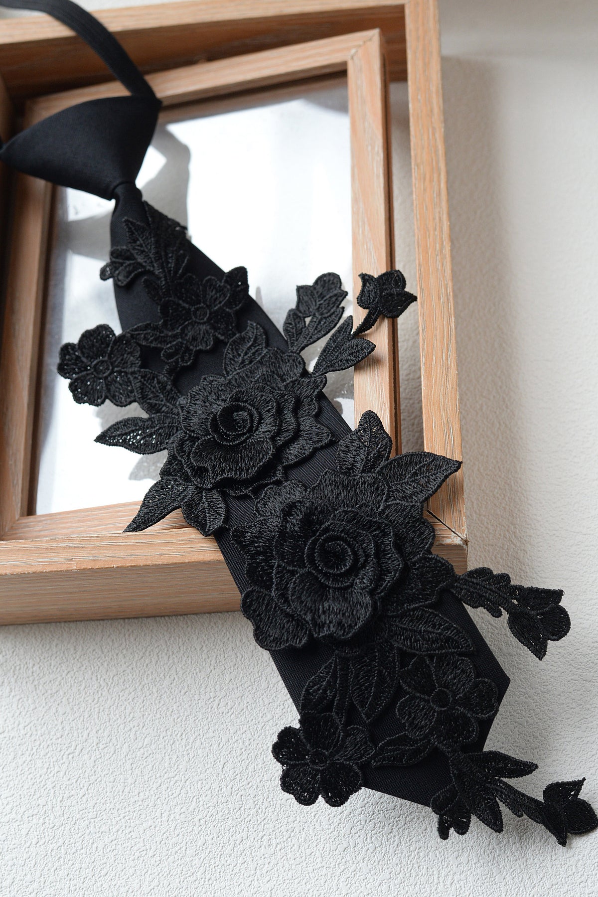 Krawatte mit 3D-Rosenstickerei