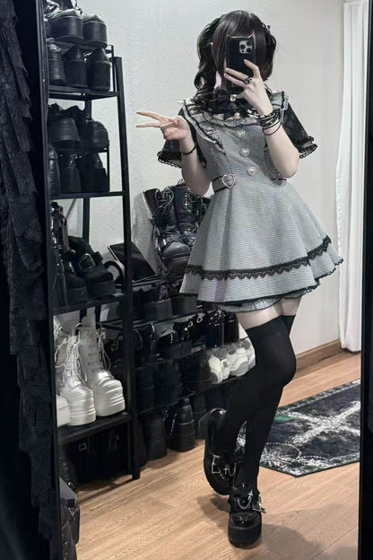 Vestido oscuro de cuadros estilo jirai + pantalones cortos