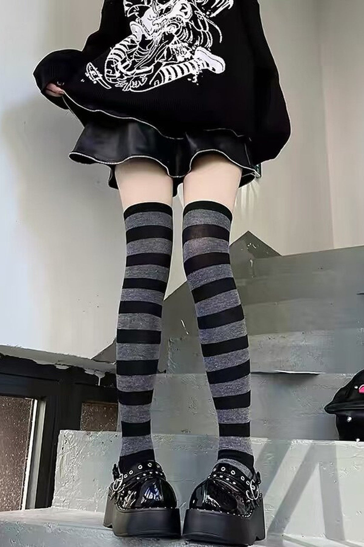 Gothic-Strumpfbänder mit Kreuz