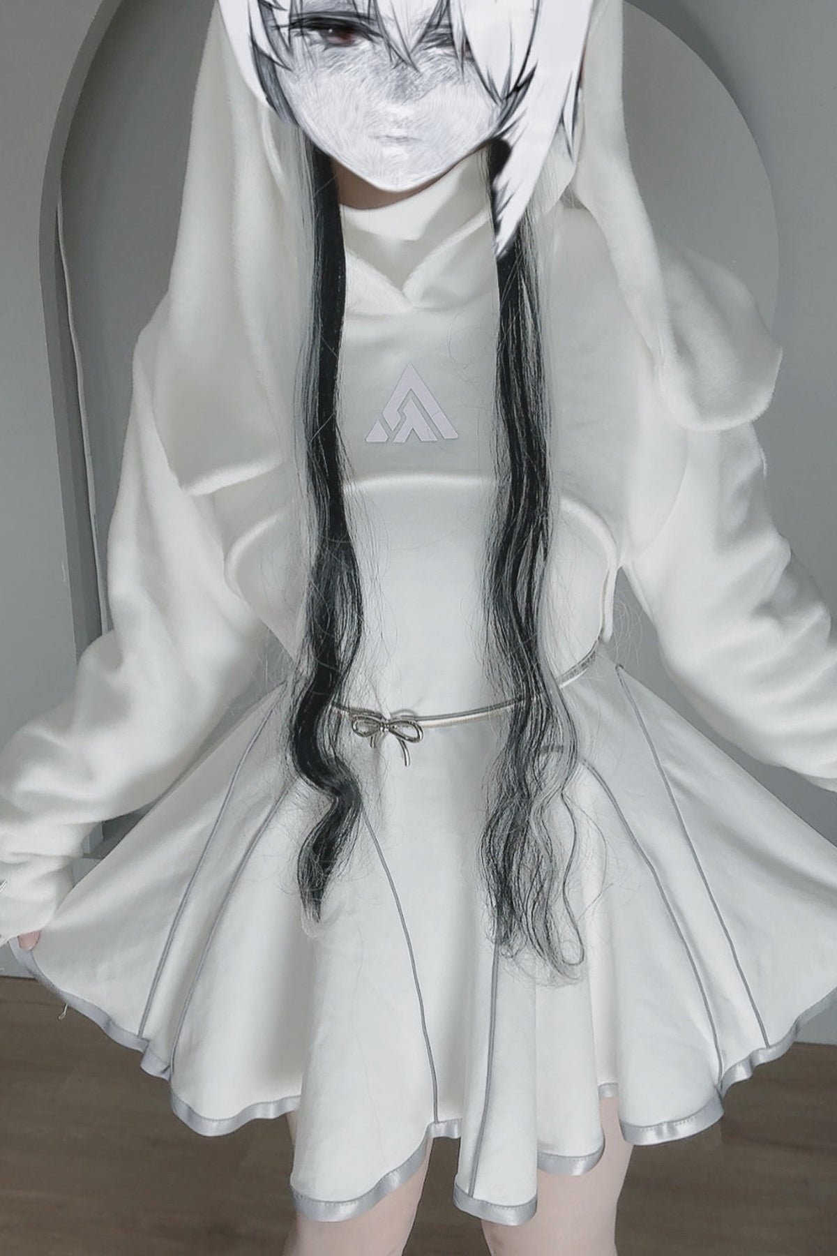 Oversize-Kapuzenoberteil mit Hasenohren und Krallen