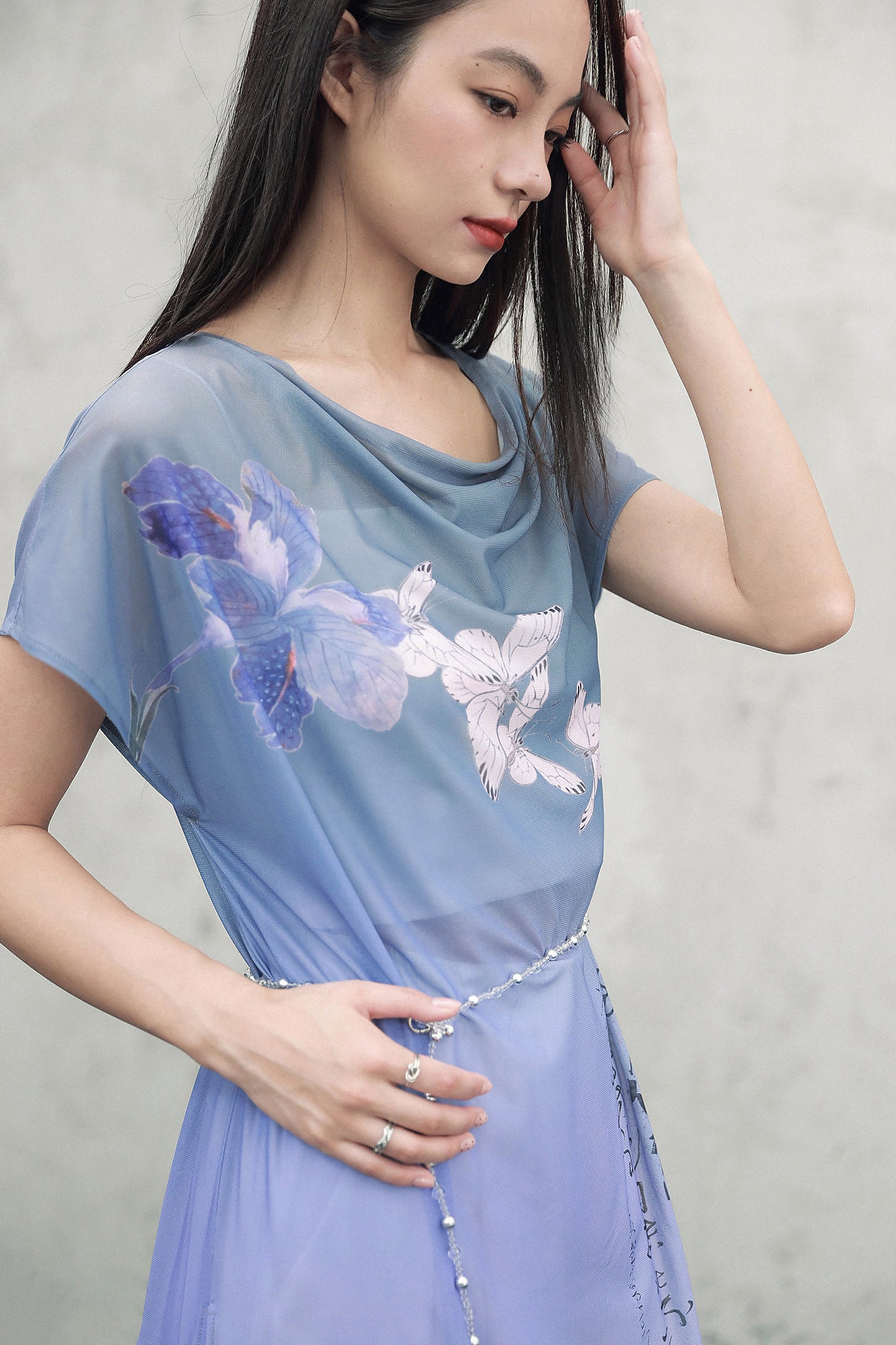 Blaues Oberteil im China-Stil mit Farbverlauf