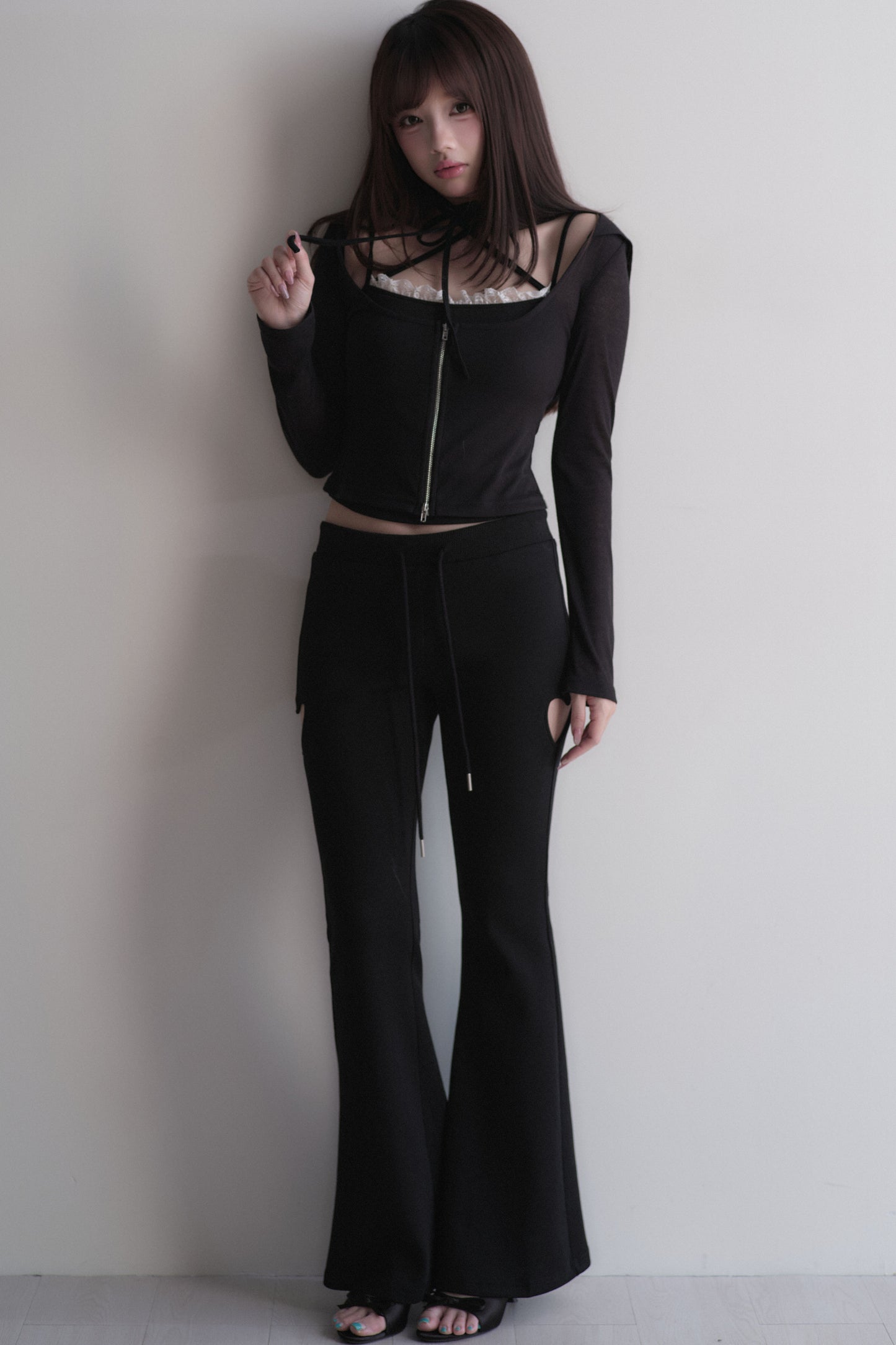 Set con top con fiocco incrociato + pantaloncini in pizzo