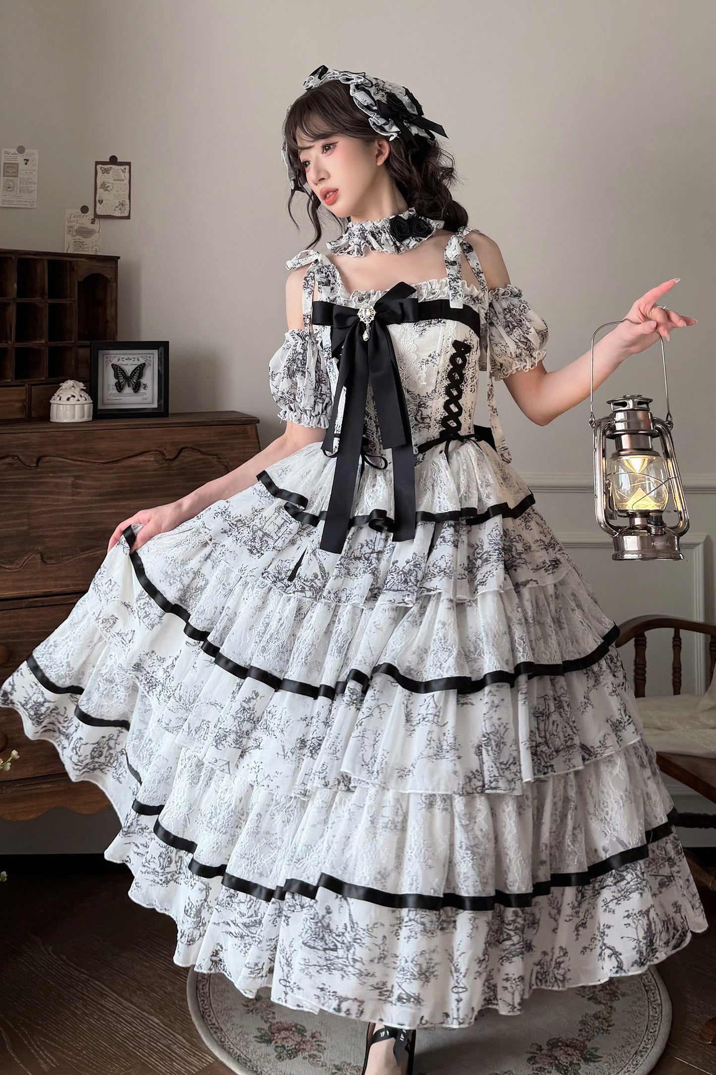 Lolita-Kleid mit Tuschewaschung und Fischgrätenmuster