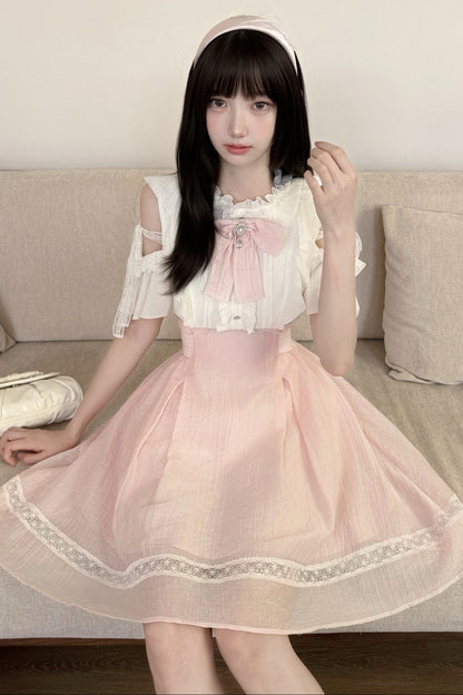 Rosa-weißes schulterfreies Kleid im Lagenlook