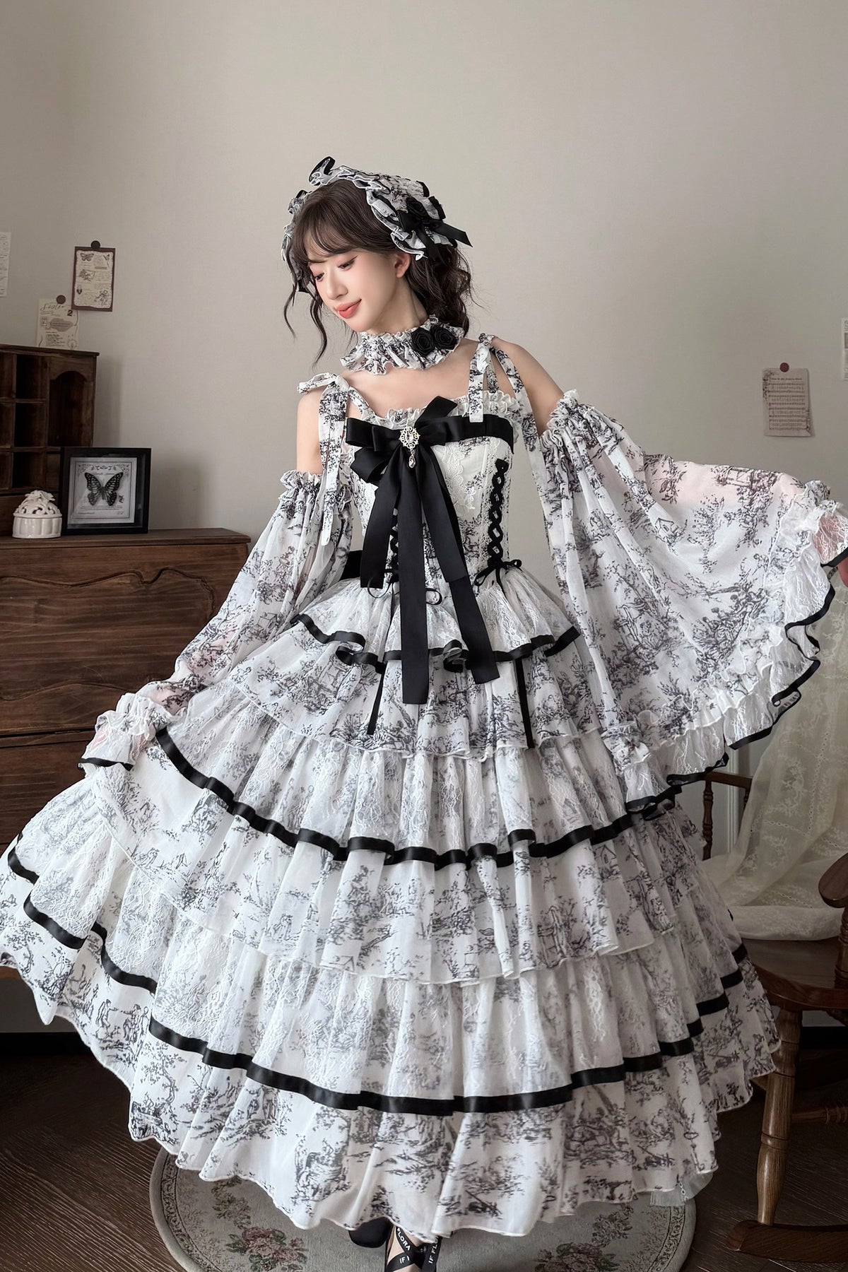 Lolita-Kleid mit Tuschewaschung und Fischgrätenmuster