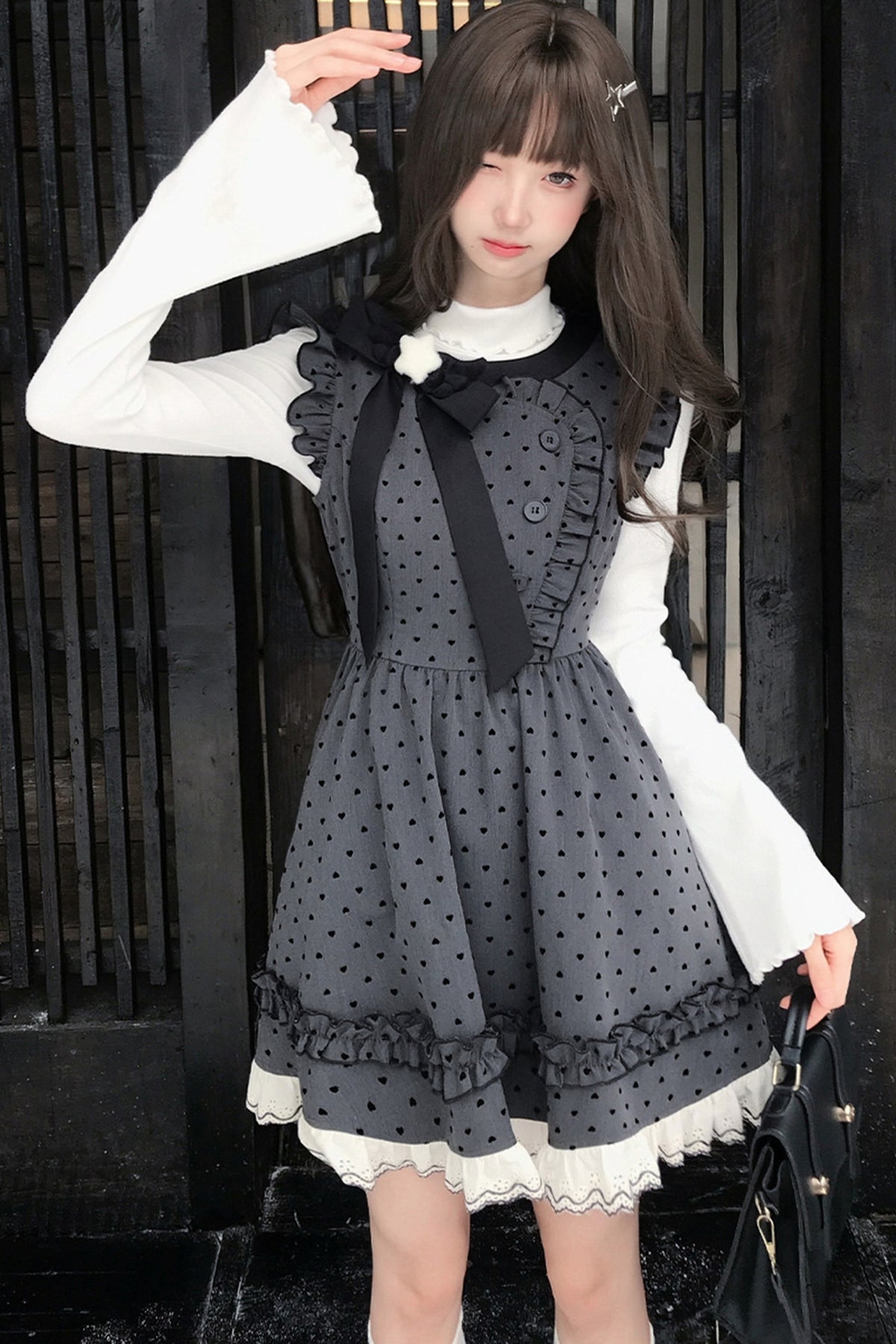 Retro-Kleid mit Herz-Punktemuster, Flatterärmeln und Spitzensaum