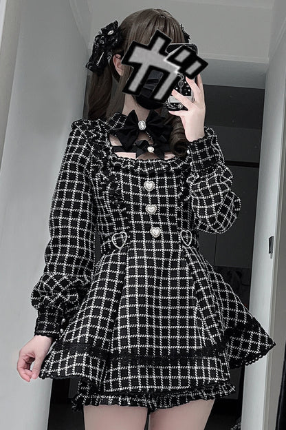 Vestido oscuro de cuadros estilo jirai + pantalones cortos