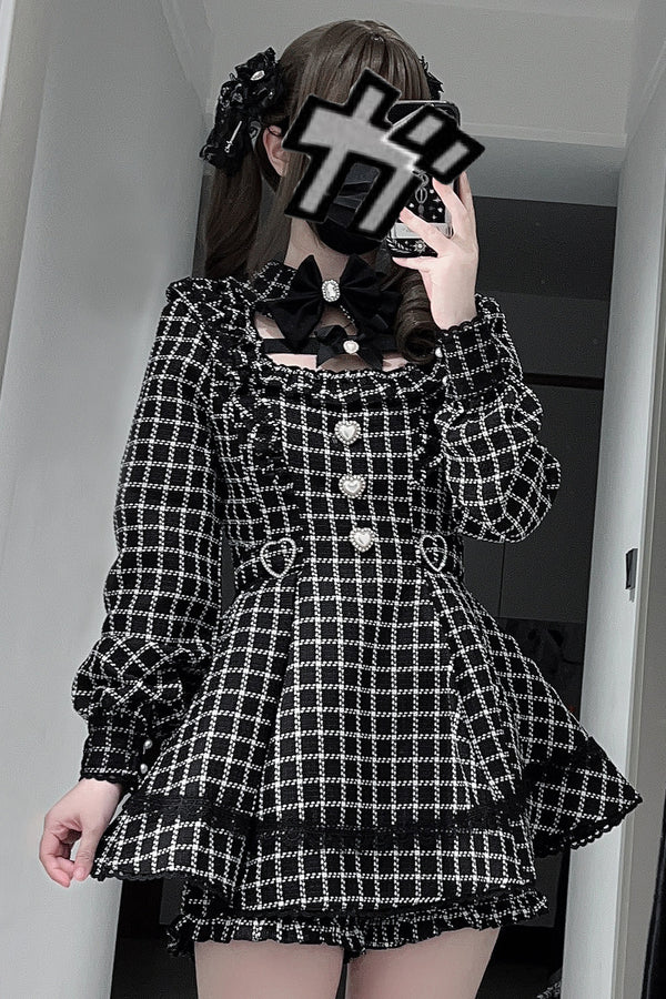 Vestido oscuro de cuadros estilo jirai + pantalones cortos