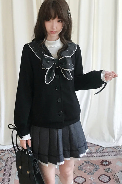 Completo con cardigan e gonna a pois in stile marinaretto