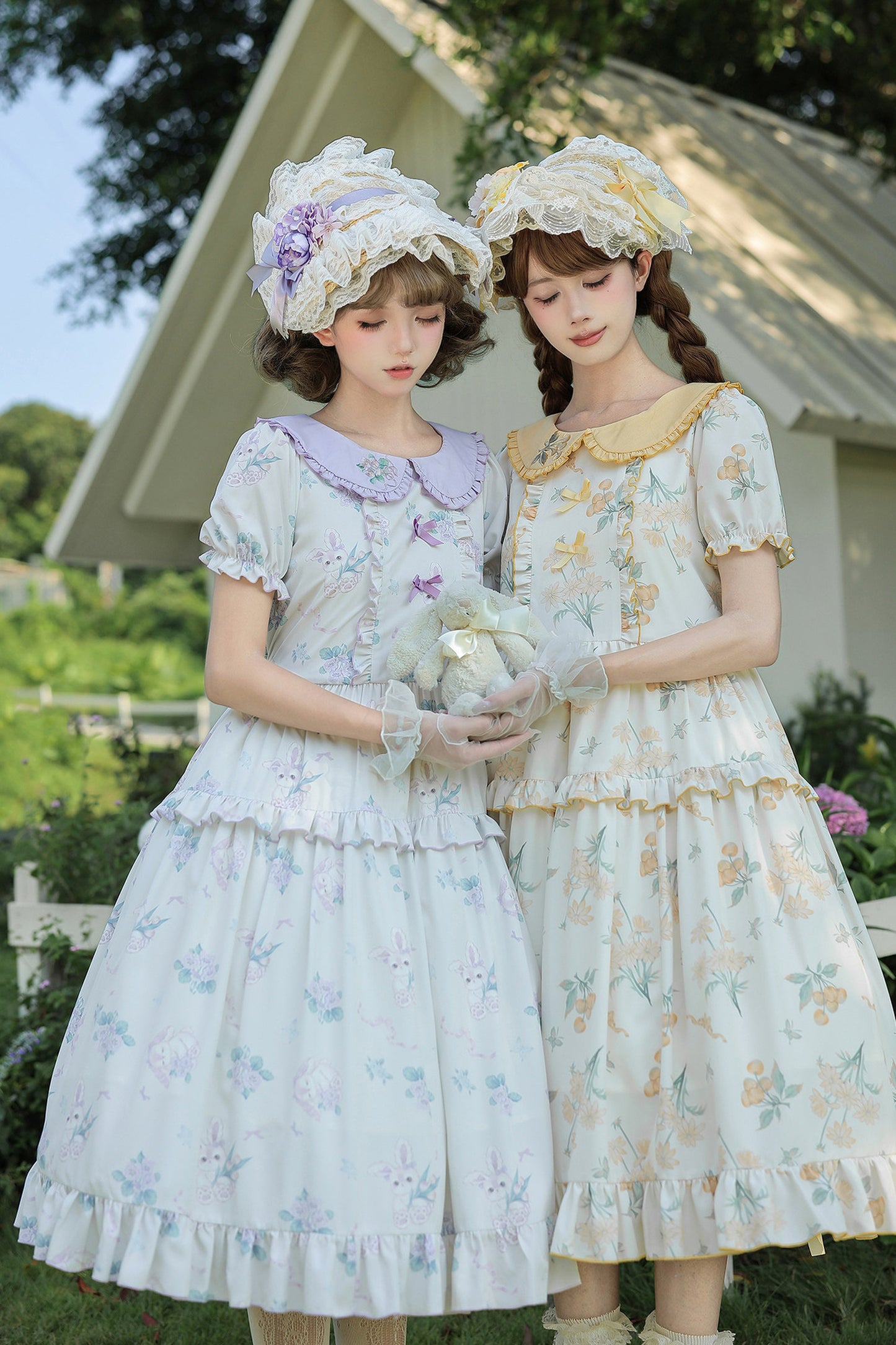 Kleid mit pastoralem Blumenprint und Bubikragen