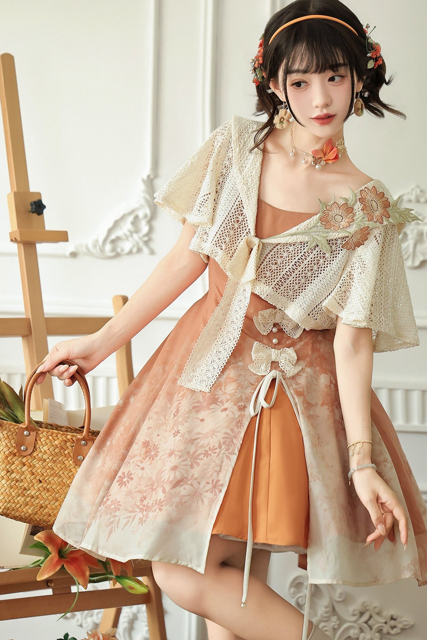 Sonnenbeschienenes Blüten-Hanfu-Kleid-und-Umhang-Set
