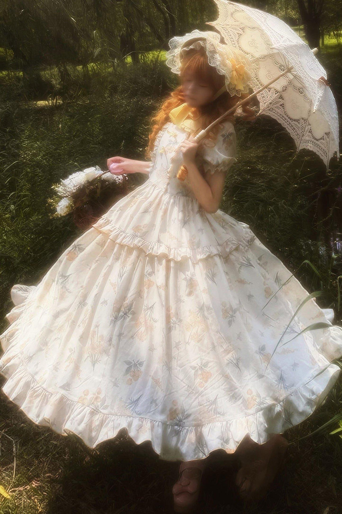Kleid mit pastoralem Blumenprint und Bubikragen