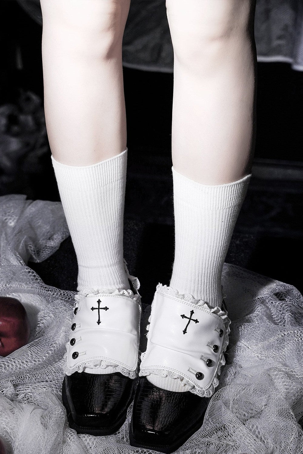 [Reservierungsschluss 24. Mai] Gothic-Lolita-Prinzenschuhe mit Spitzenbesatz und Kreuzdetail