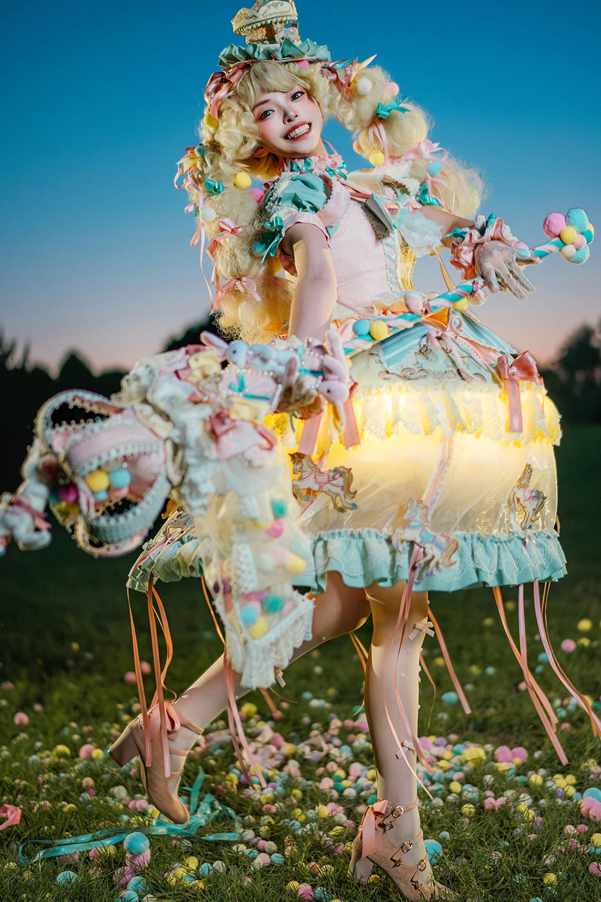 Glänzendes Prinzessinnenkleid und Shorts-Set